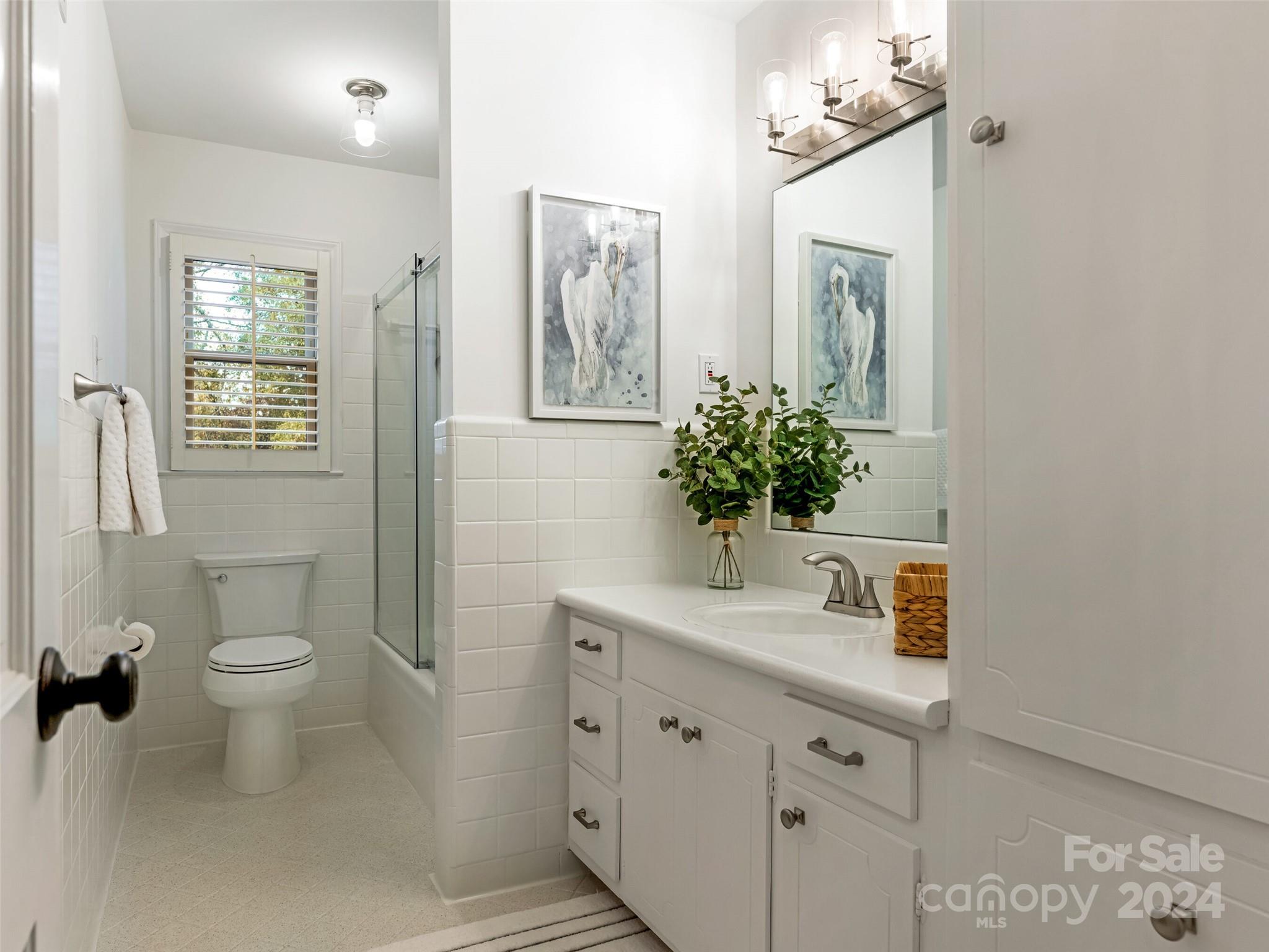 5652 Lansing Drive