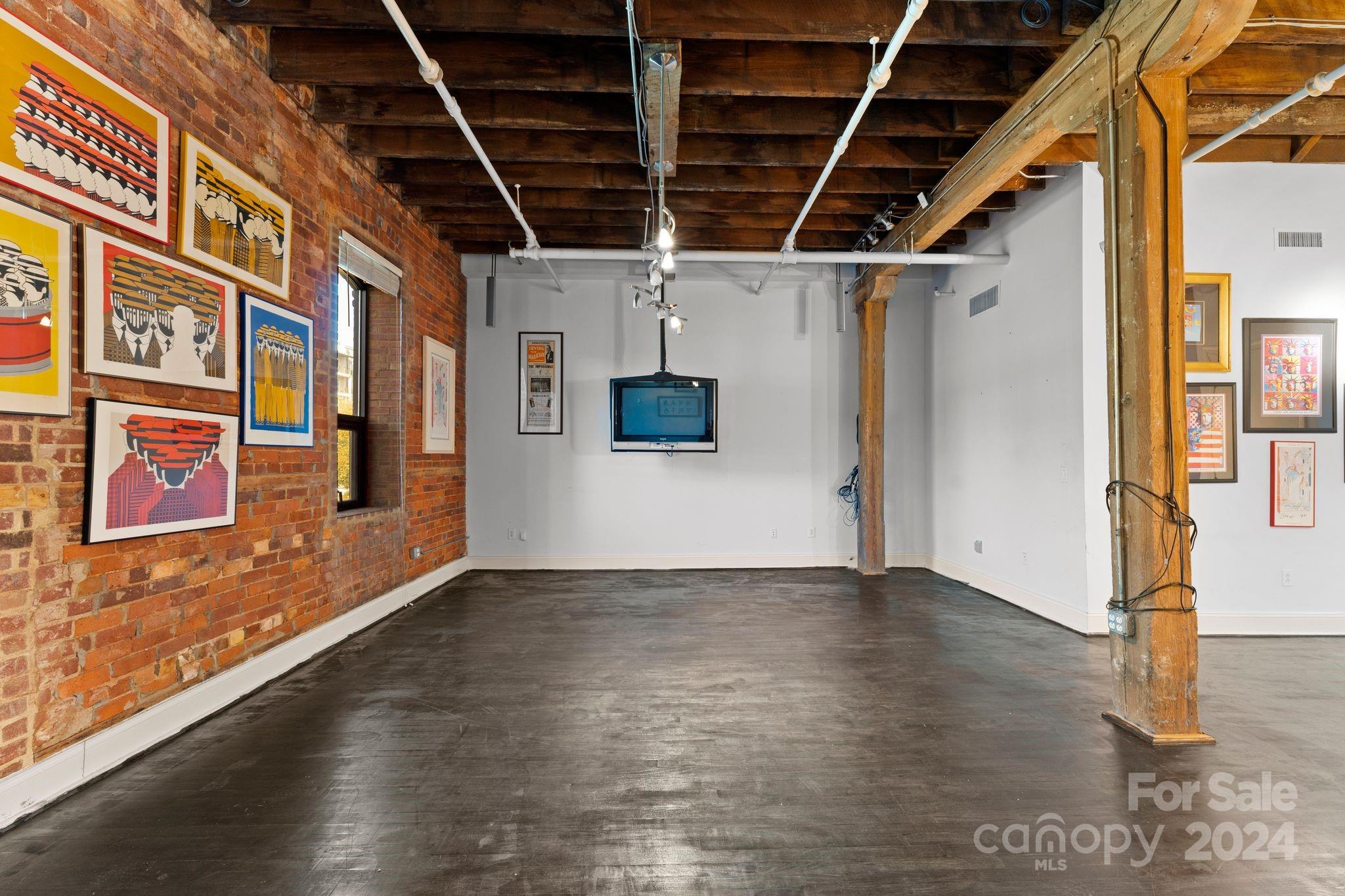 310 Arlington Avenue Unit: 221