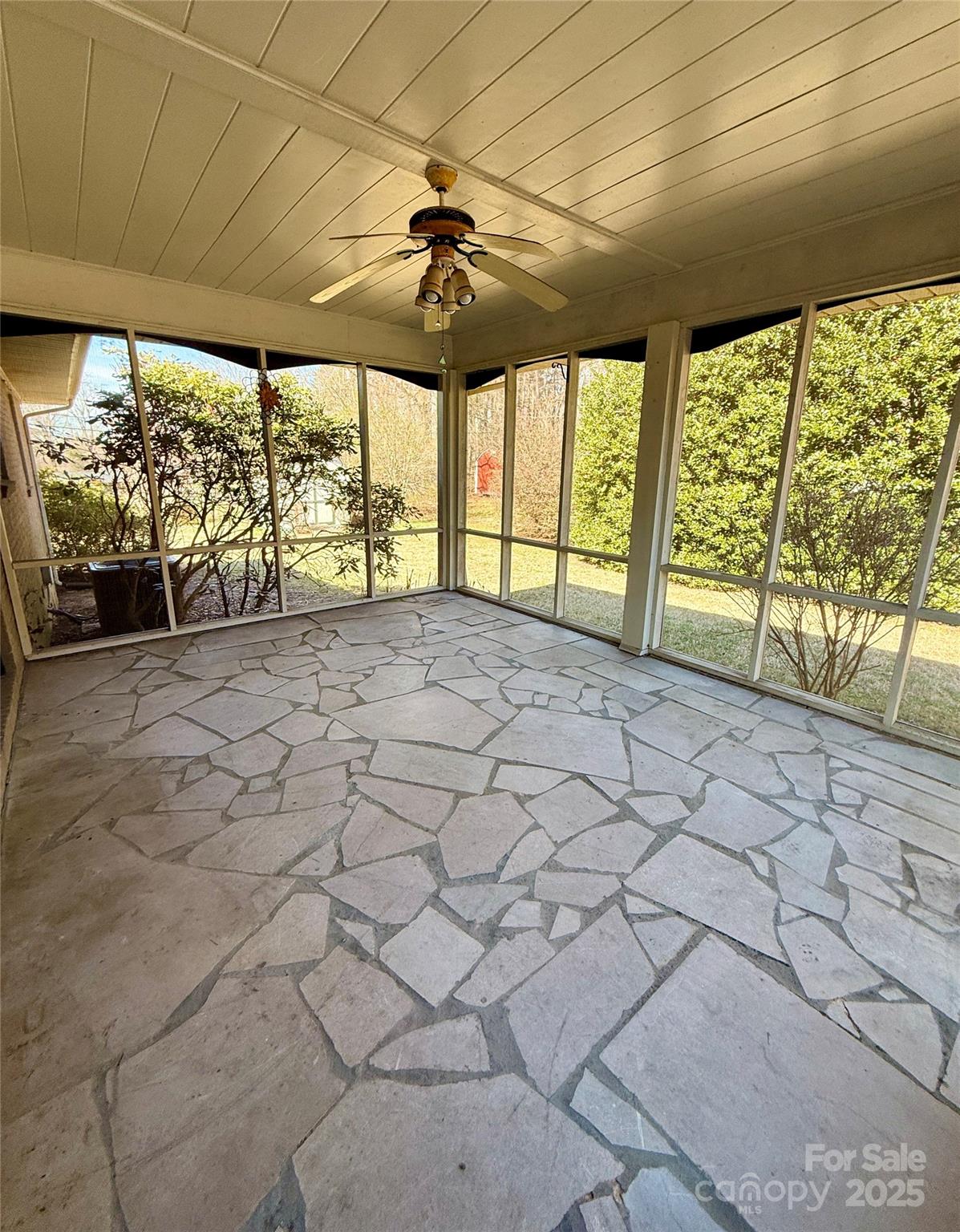 907 Vista Drive