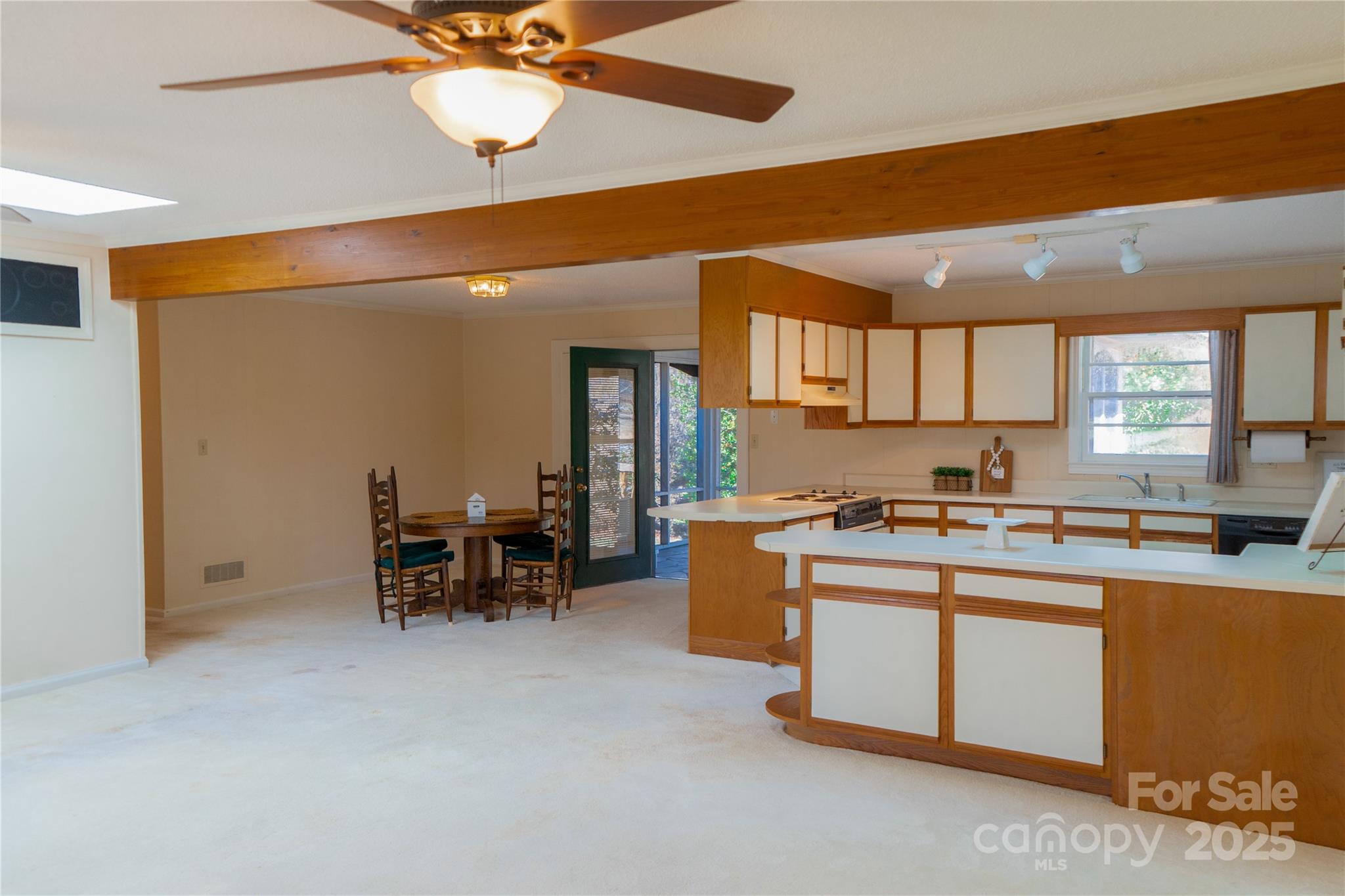 907 Vista Drive