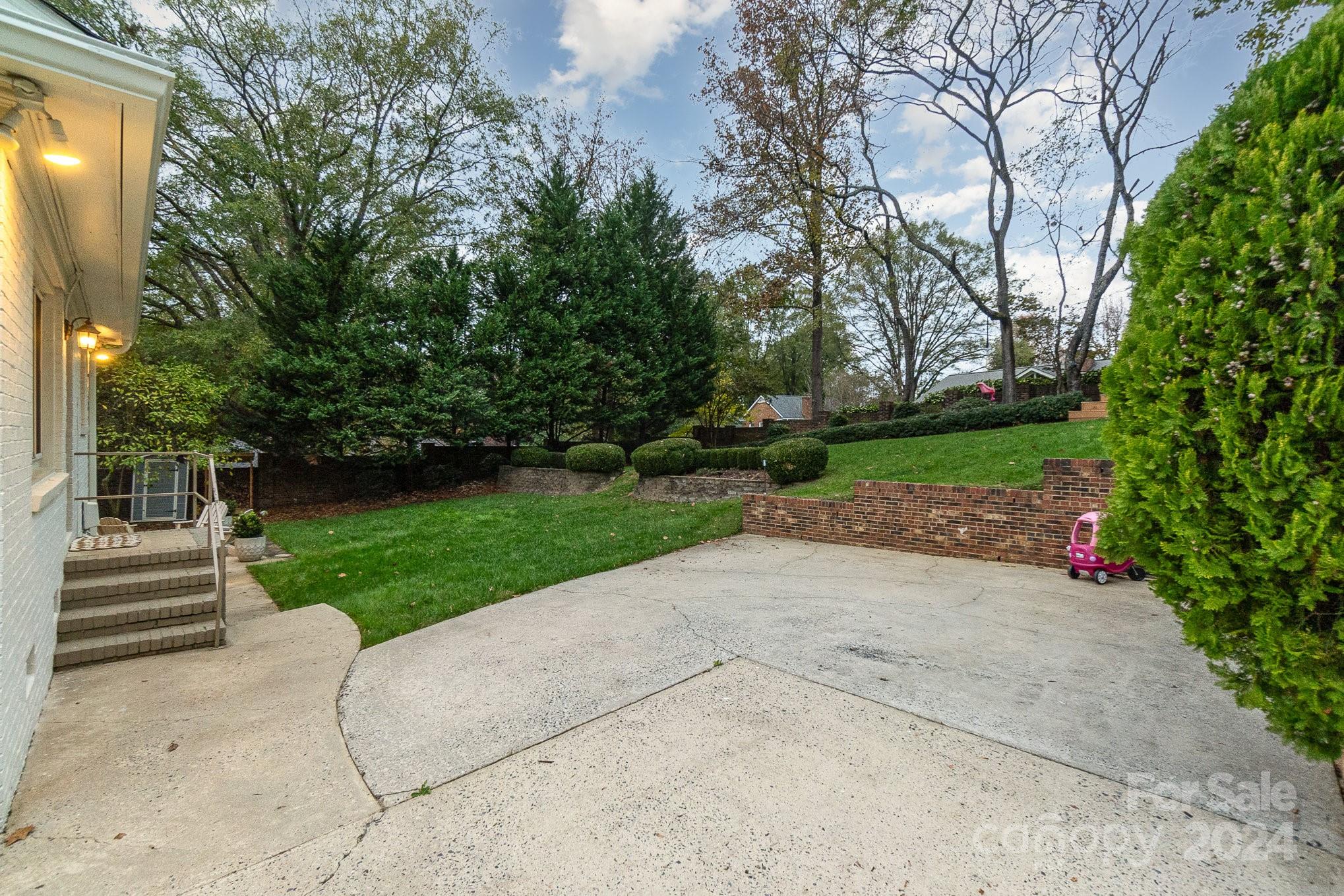3925 Riverbend Road