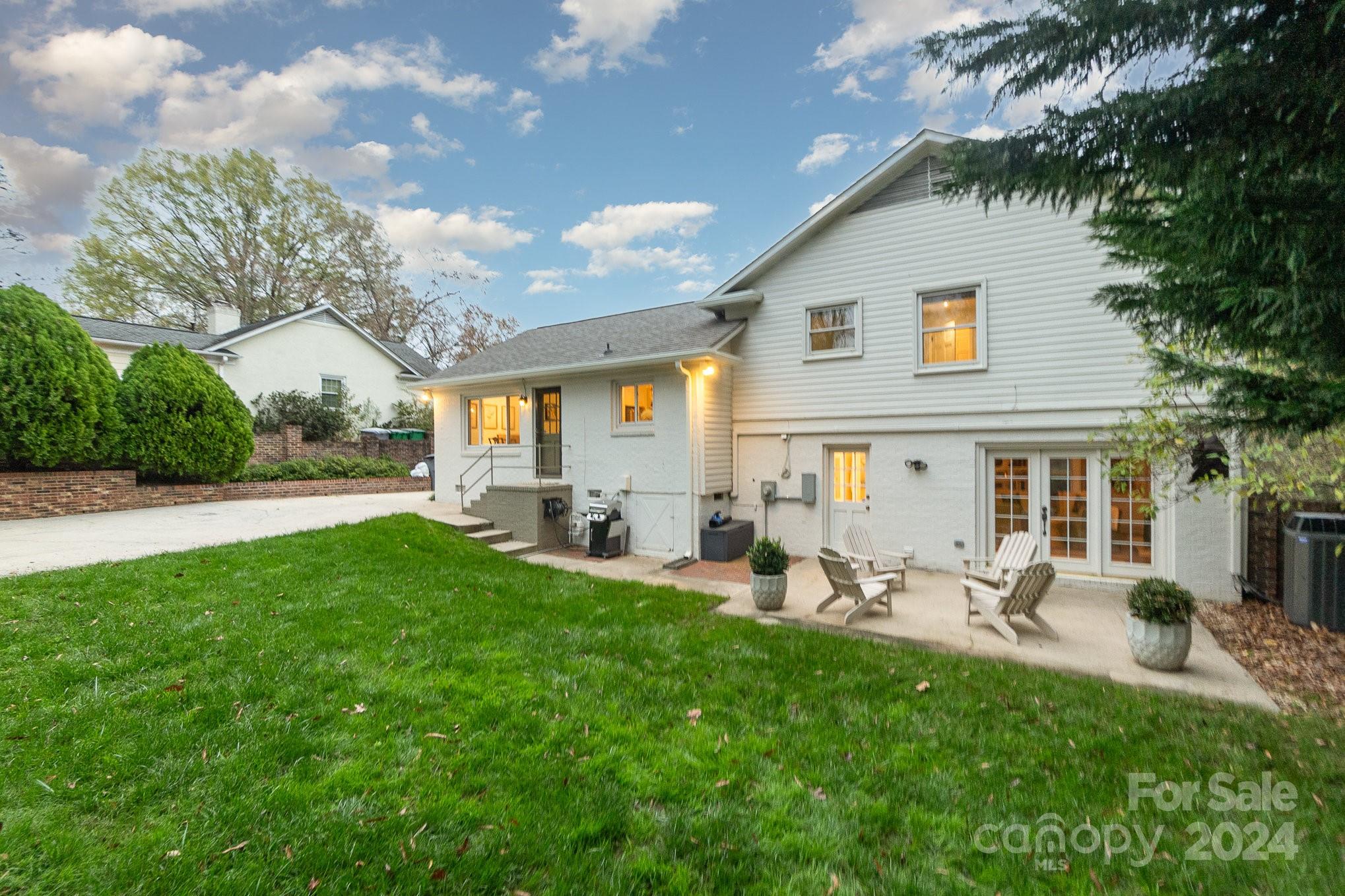 3925 Riverbend Road