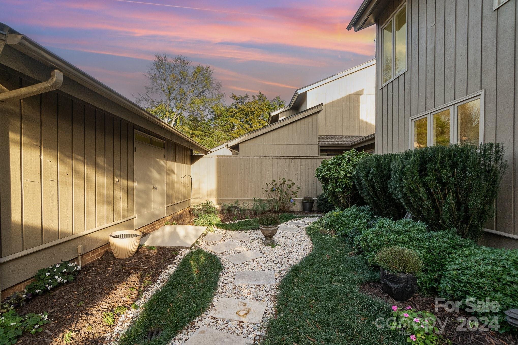 5140 Dunes Court