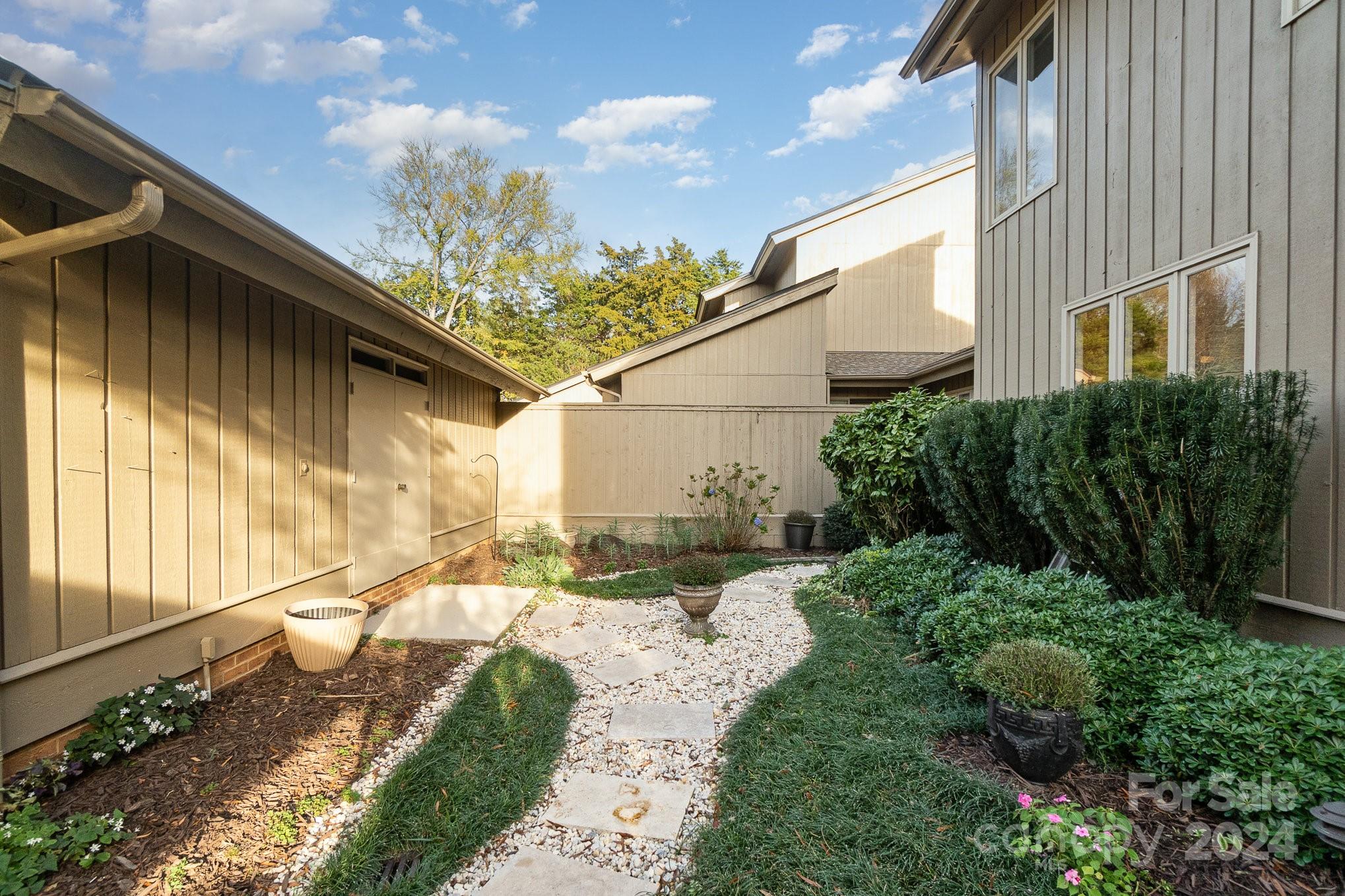 5140 Dunes Court