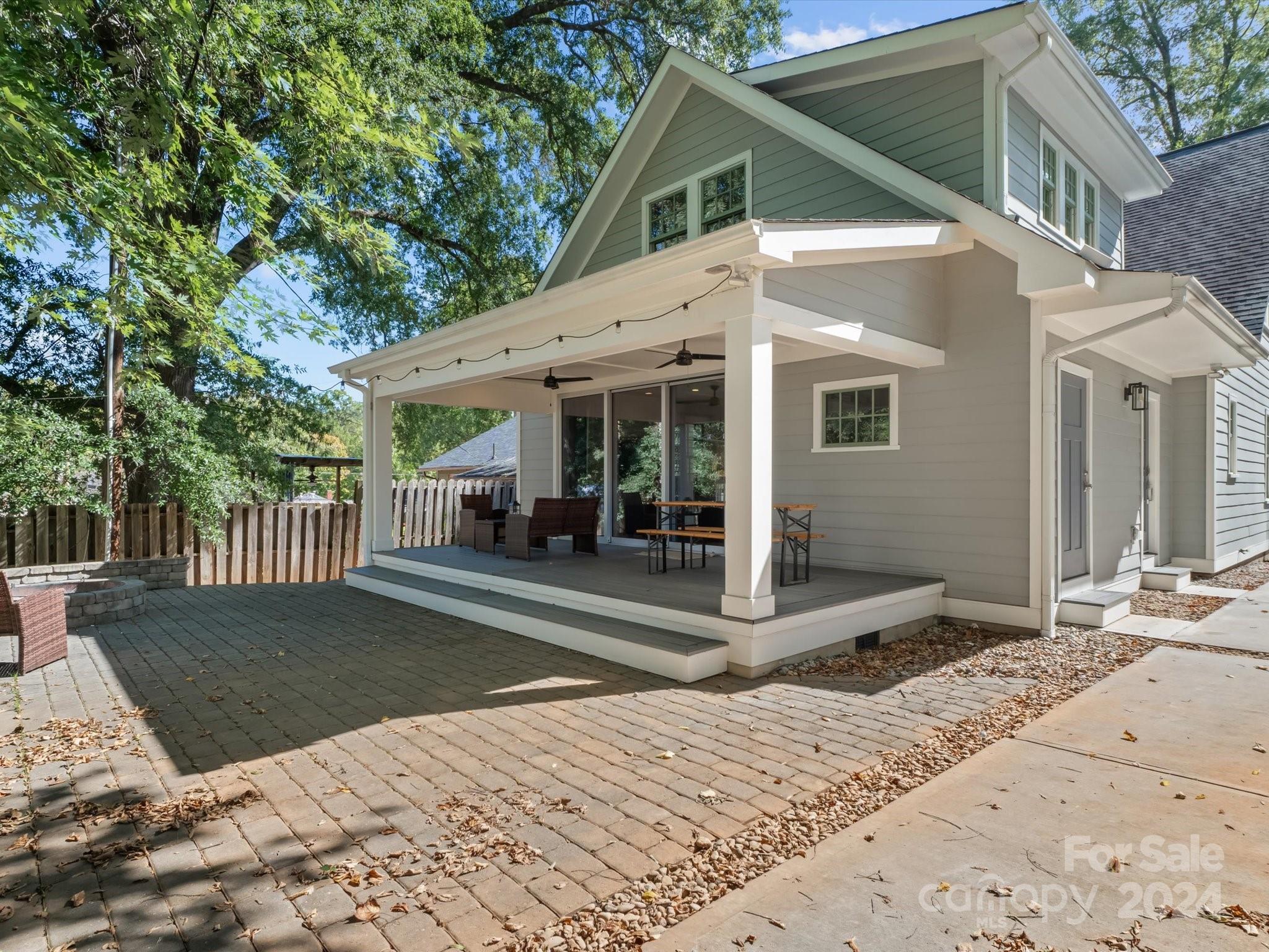 2020 Lyndhurst Avenue