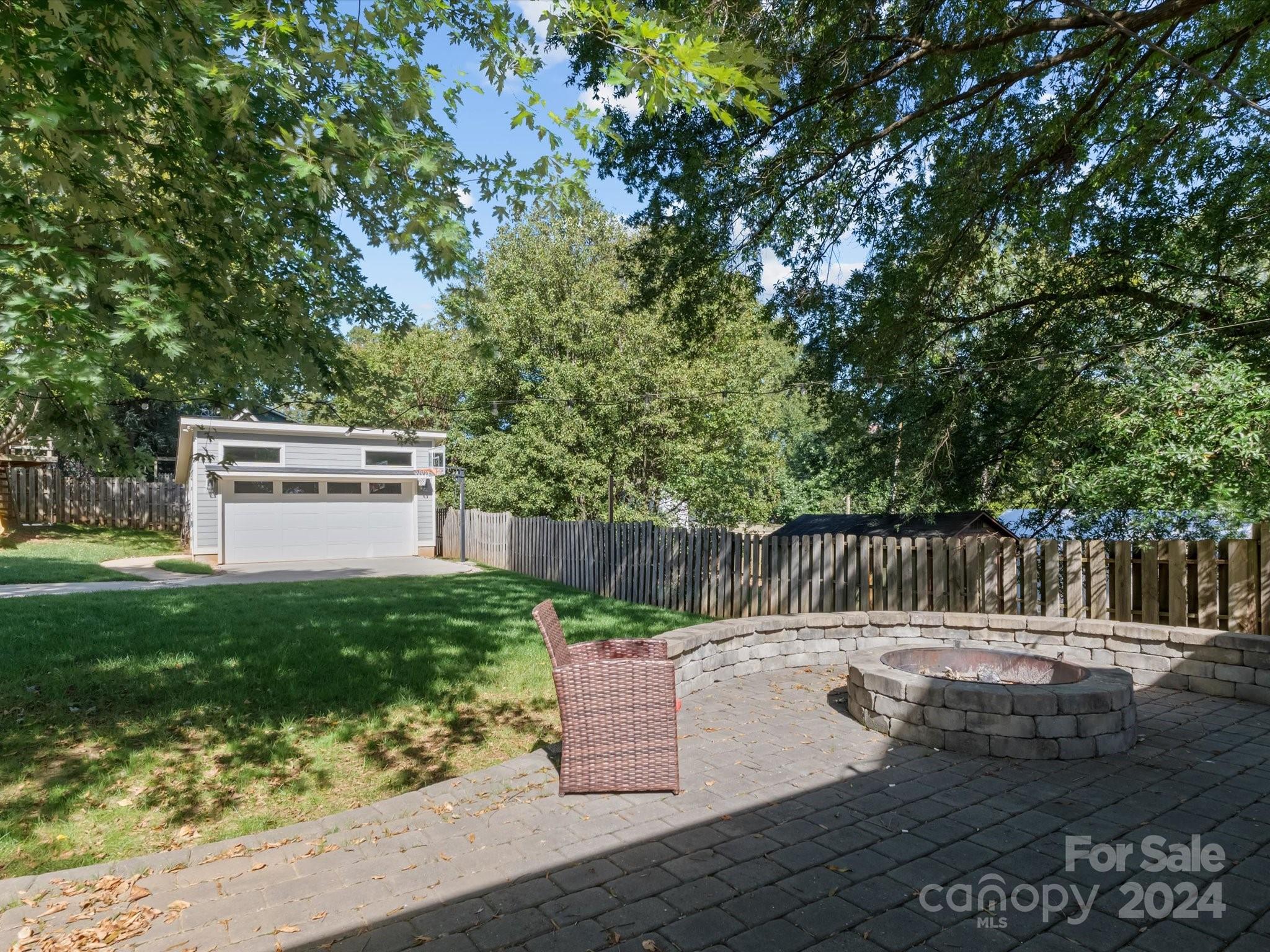 2020 Lyndhurst Avenue