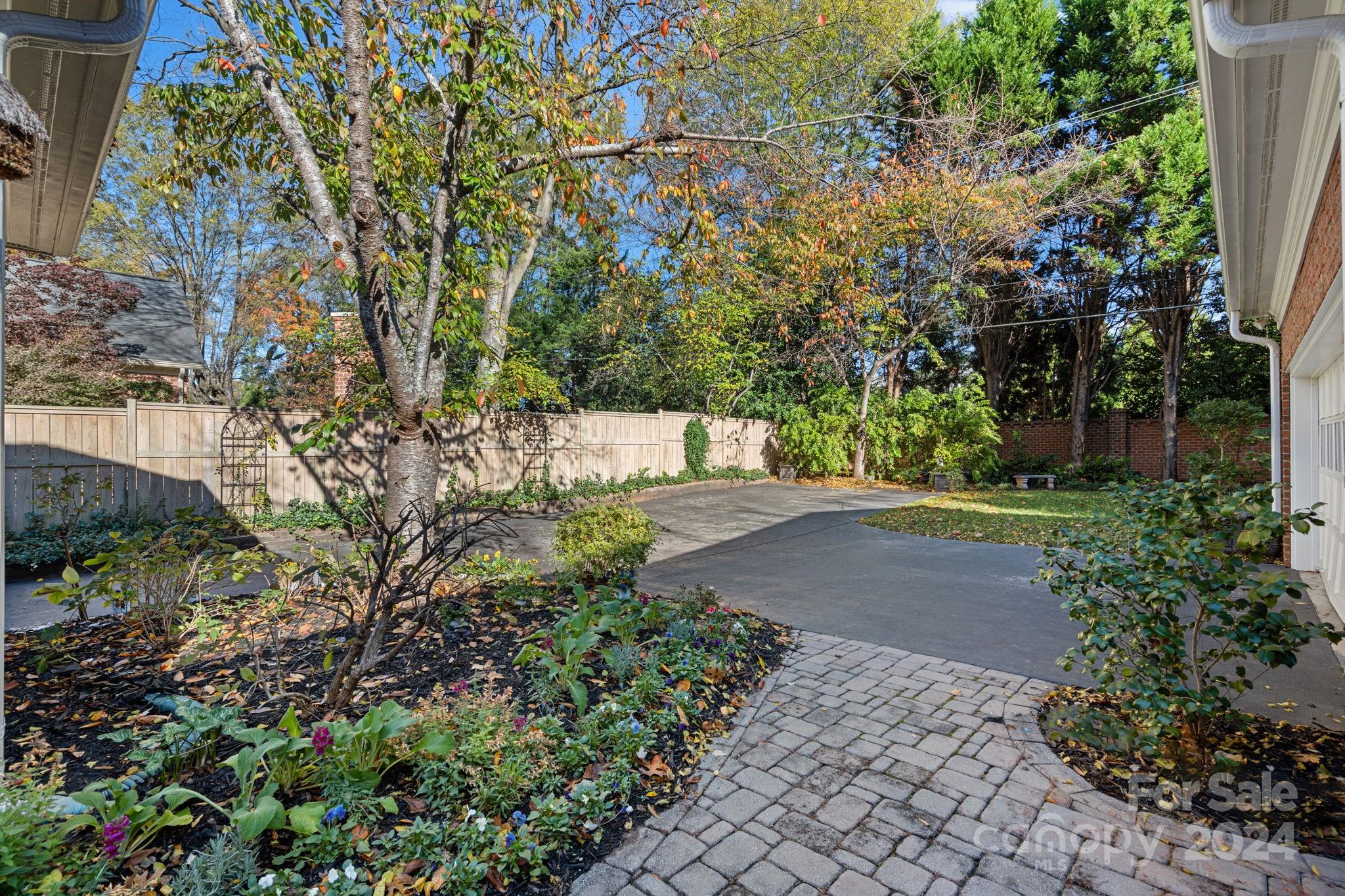 2435 Calais Place