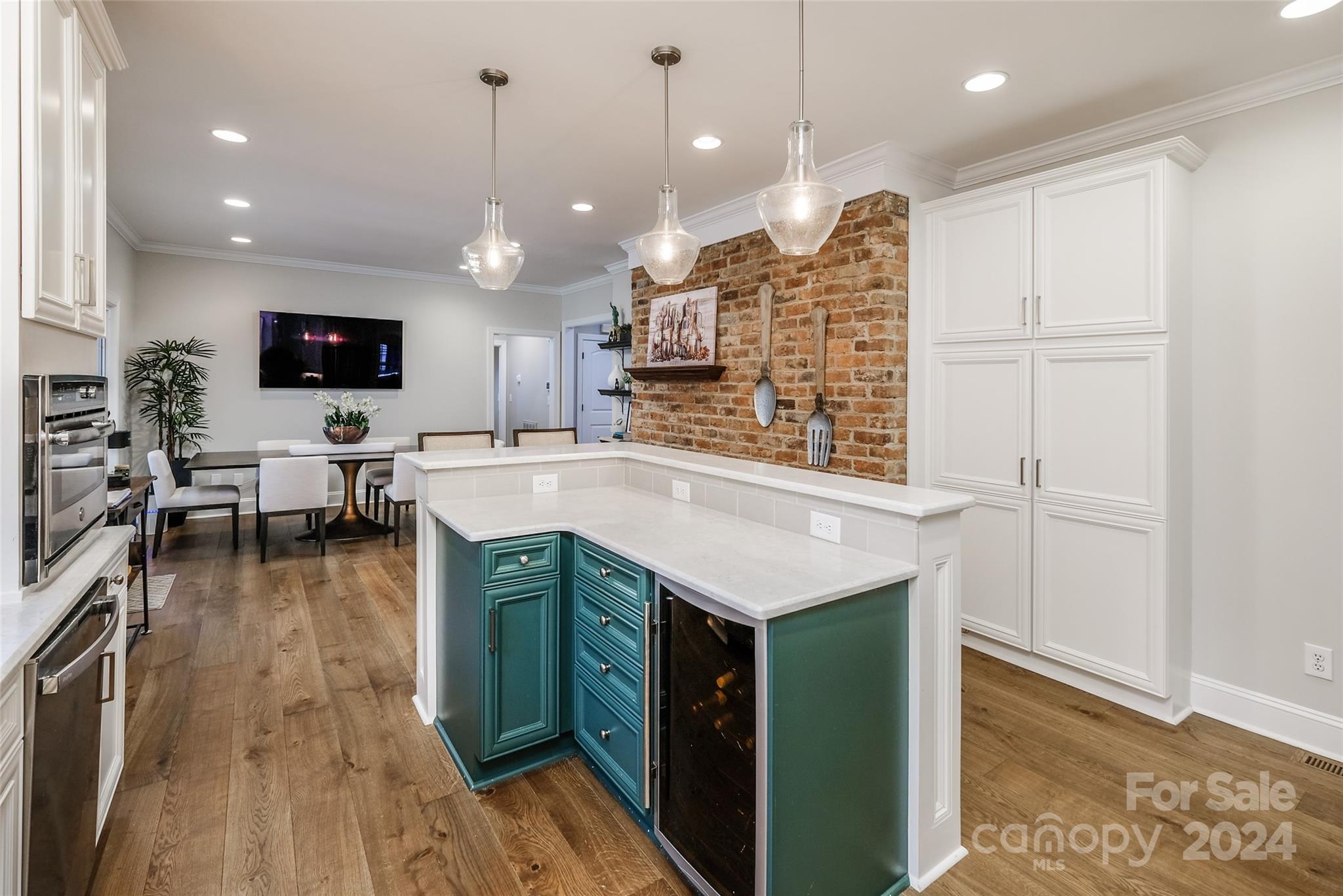 4419 Woodlark Lane