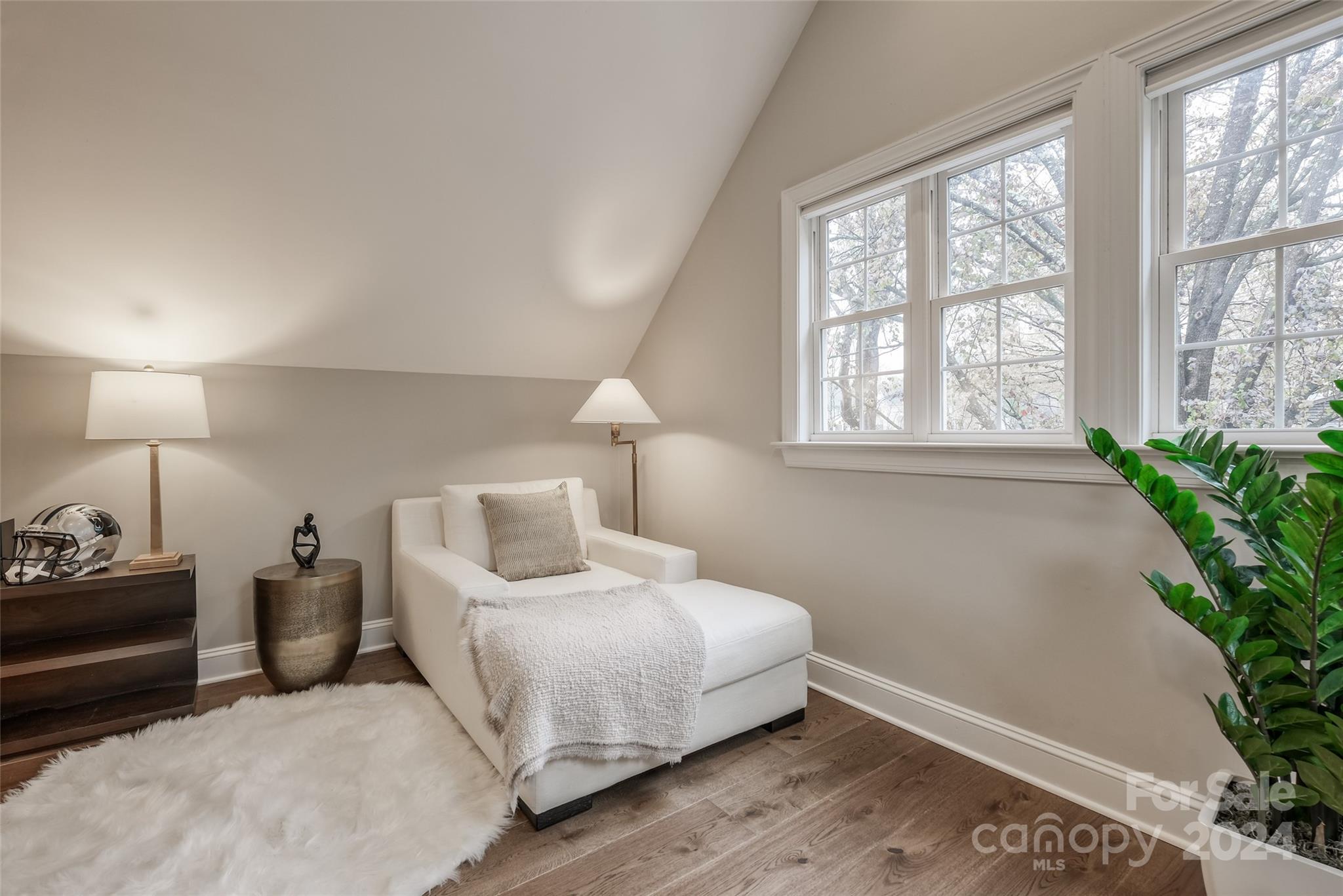 4419 Woodlark Lane