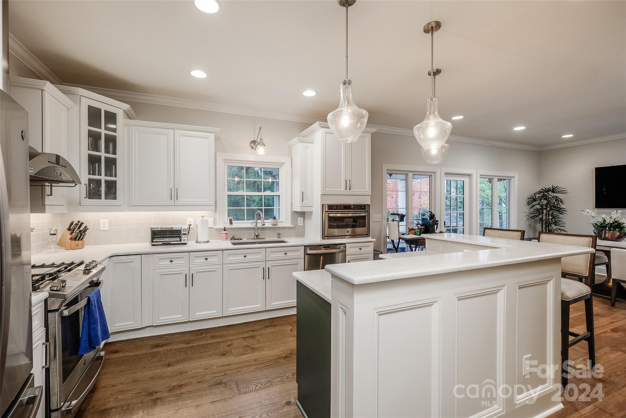 4419 Woodlark Lane