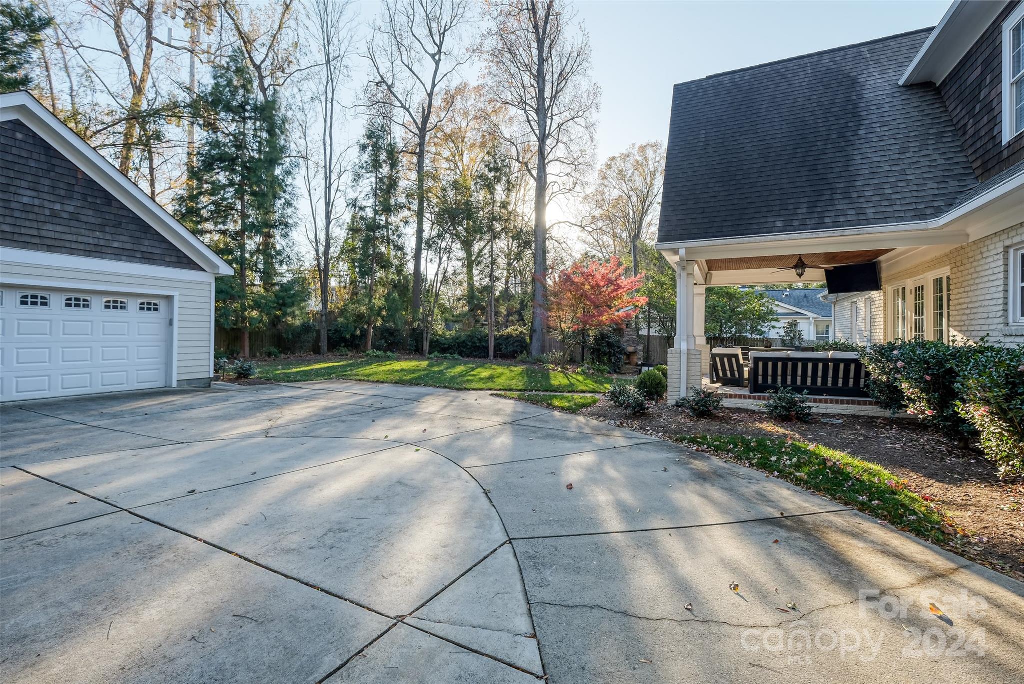 4419 Woodlark Lane