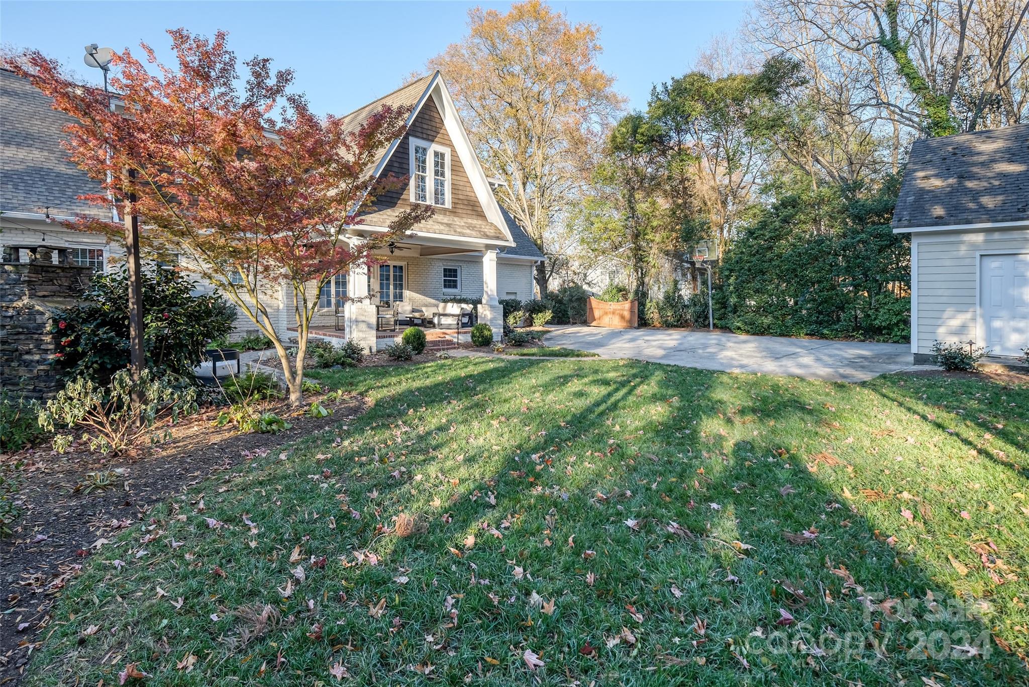 4419 Woodlark Lane