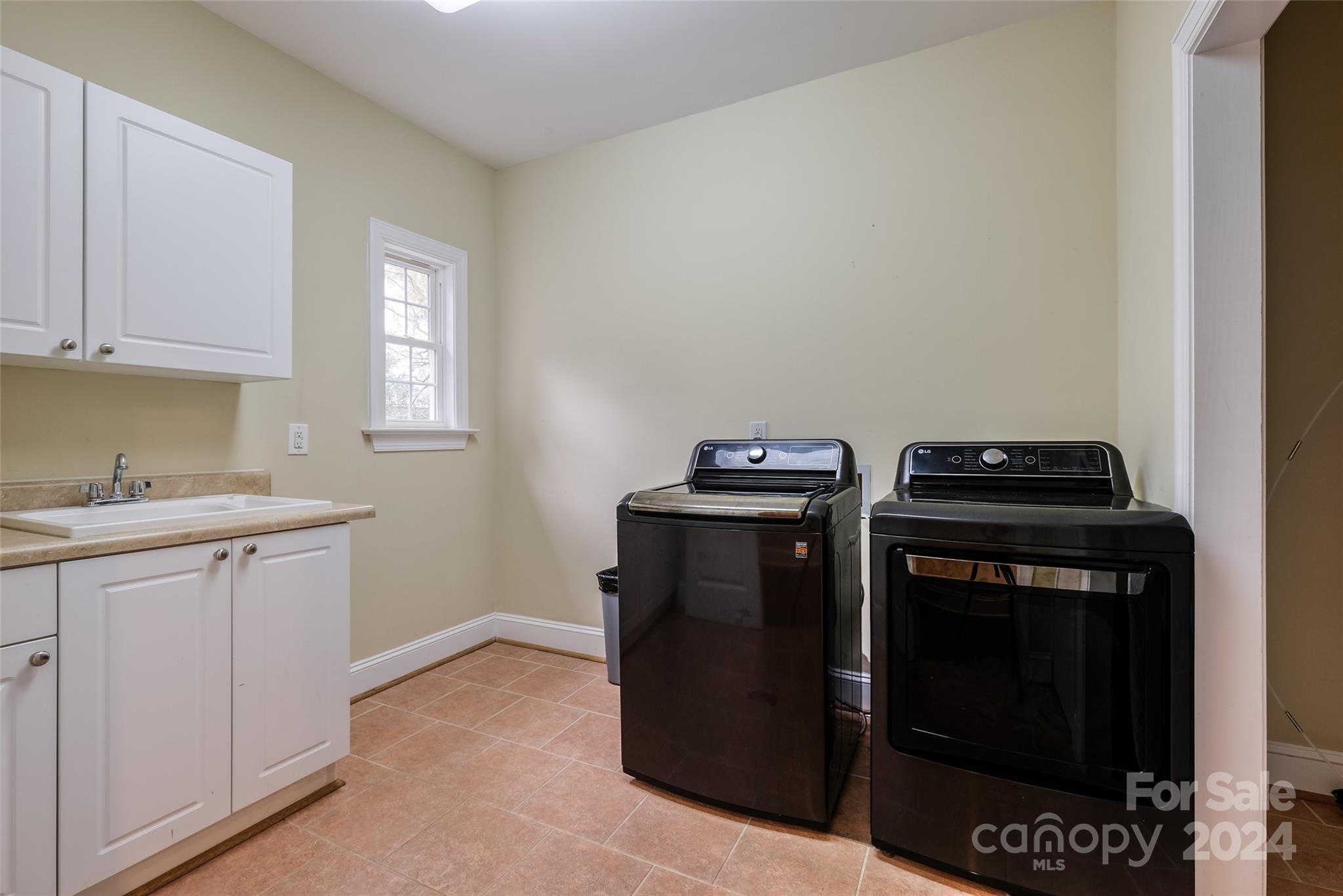 4419 Woodlark Lane
