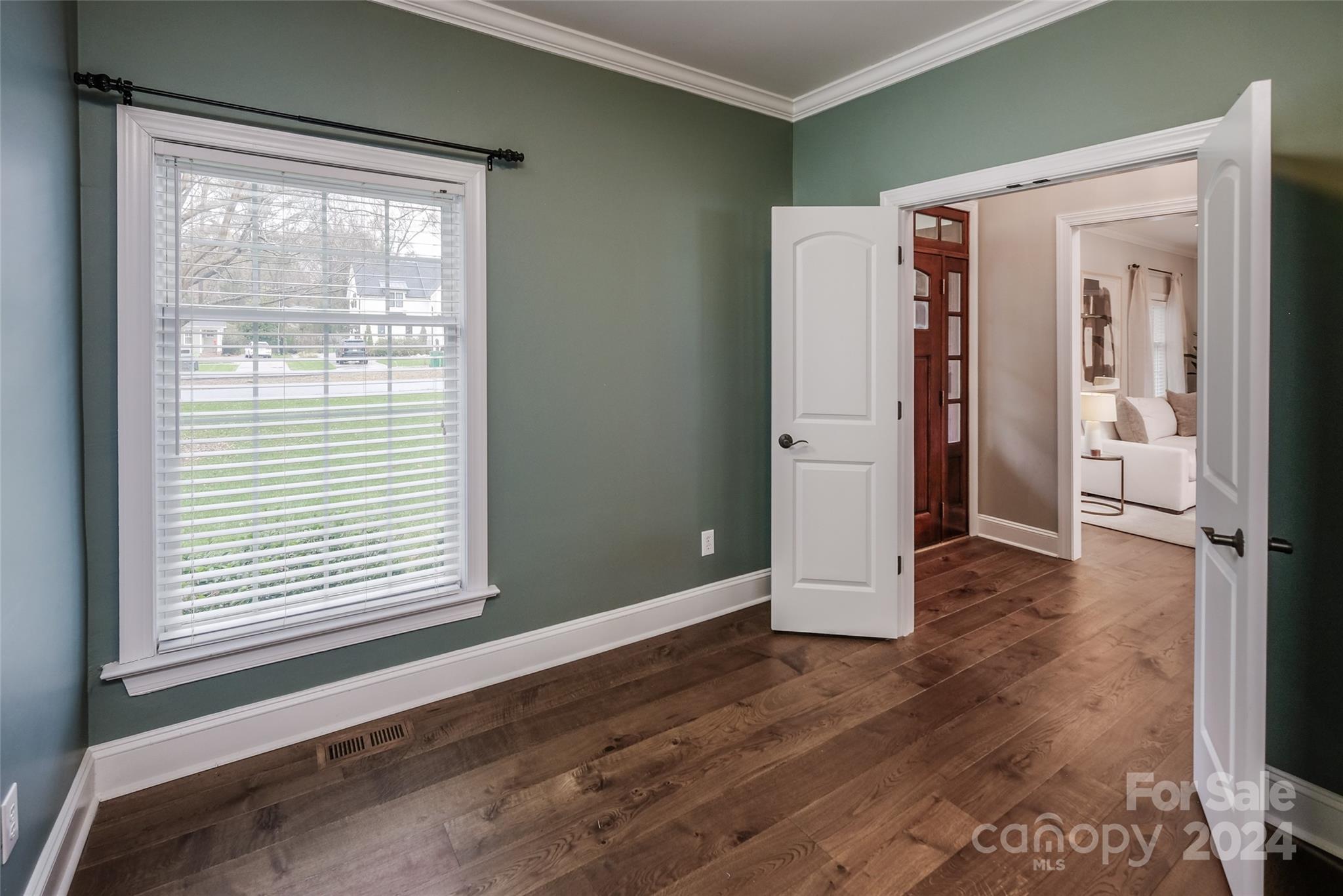 4419 Woodlark Lane