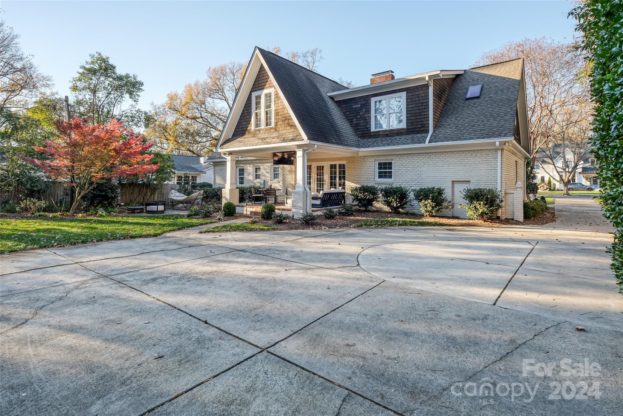 4419 Woodlark Lane