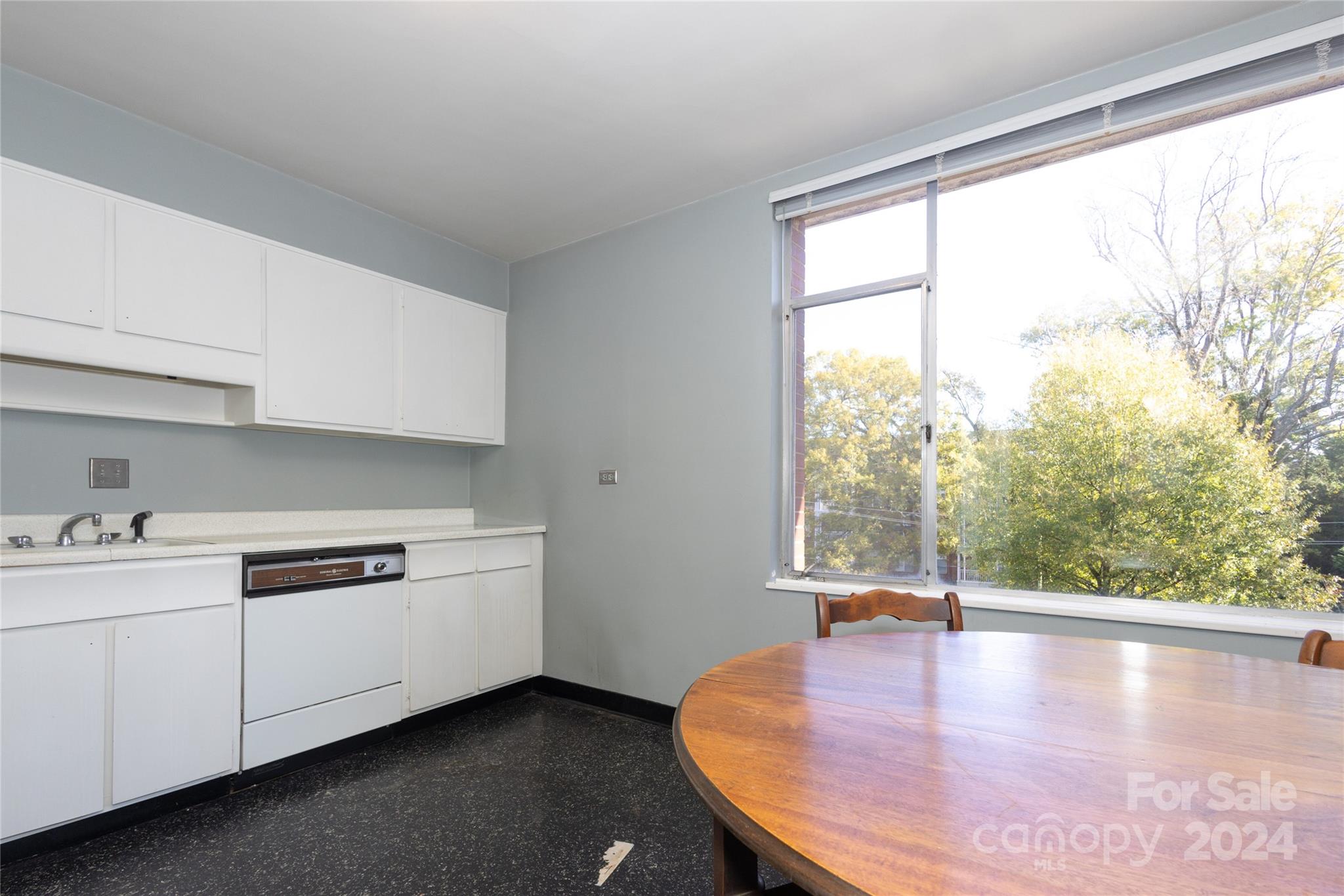 1300 Queens Road Unit: 405