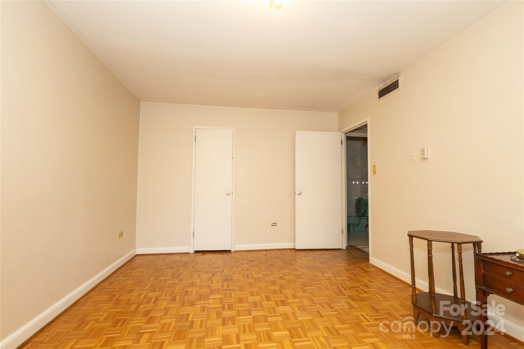 1300 Queens Road Unit: 405