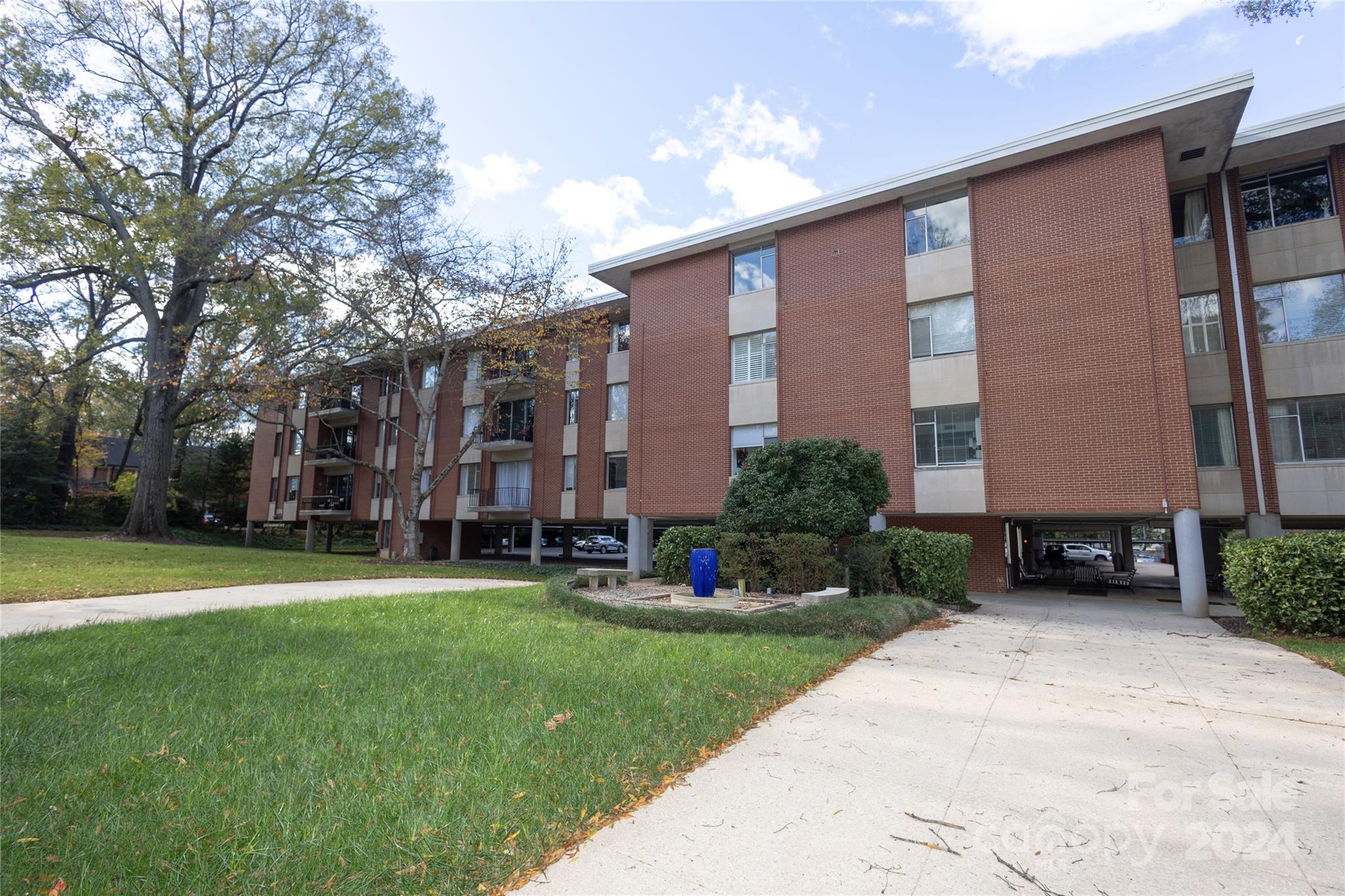 1300 Queens Road Unit: 409
