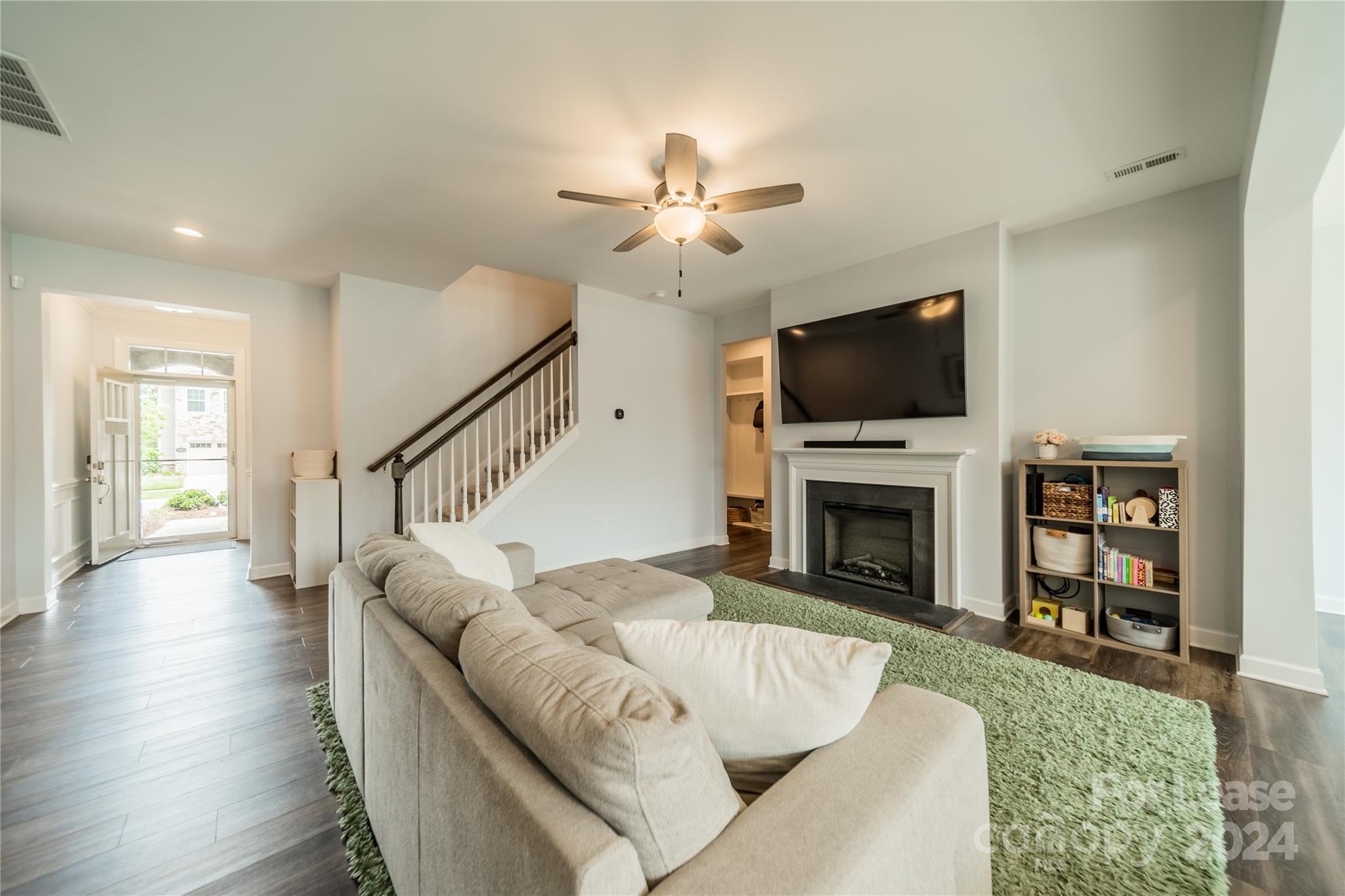 5831 Clan Maclaine Drive