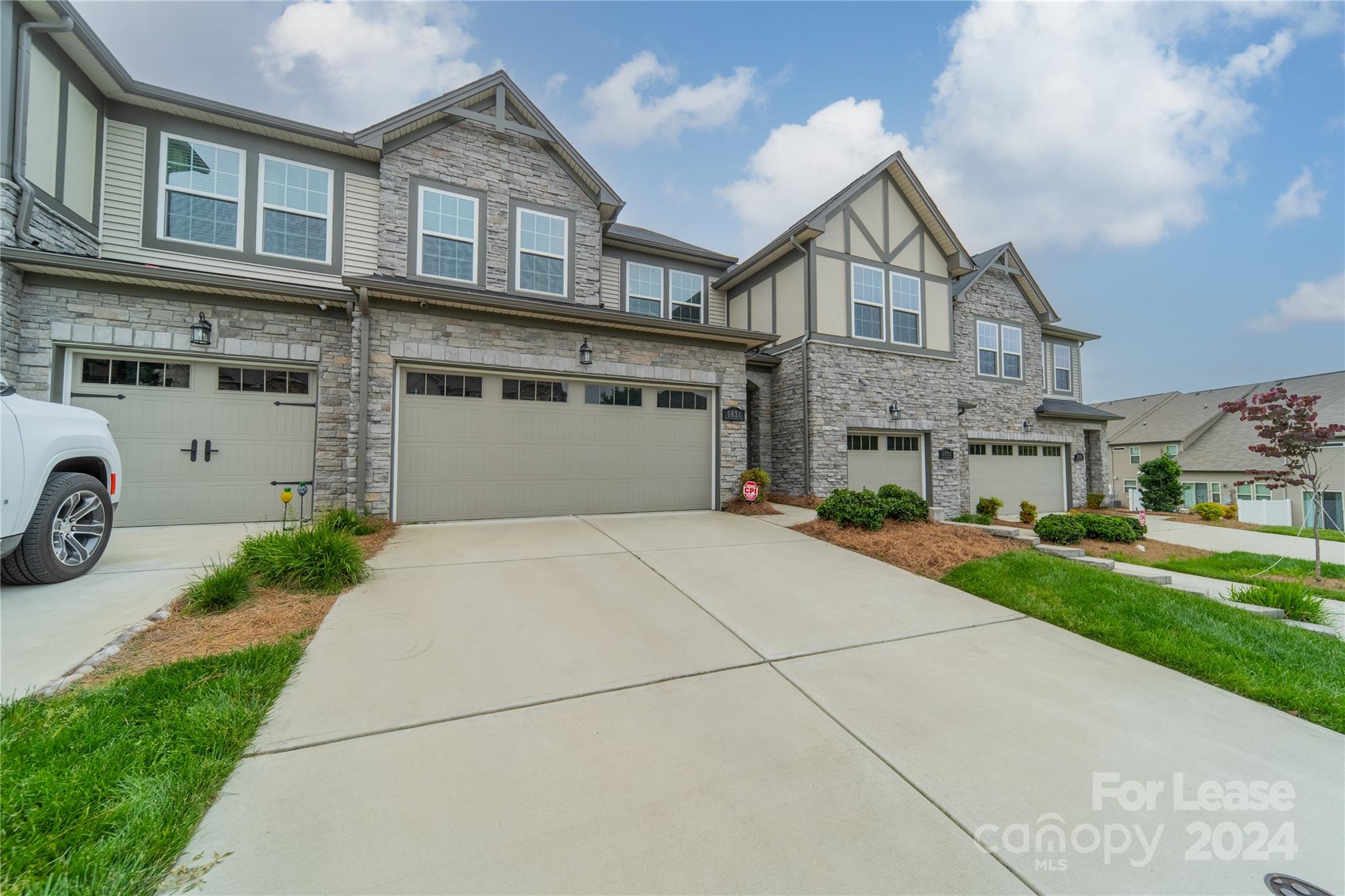 5831 Clan Maclaine Drive