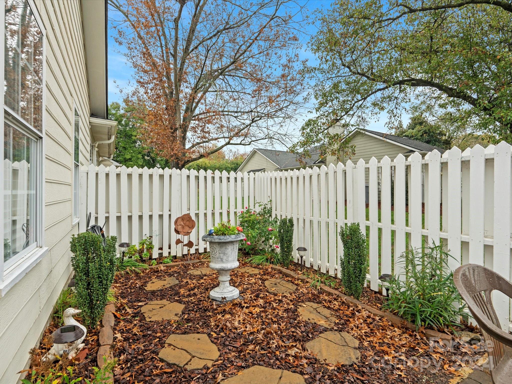 2713 New Hamlin Way