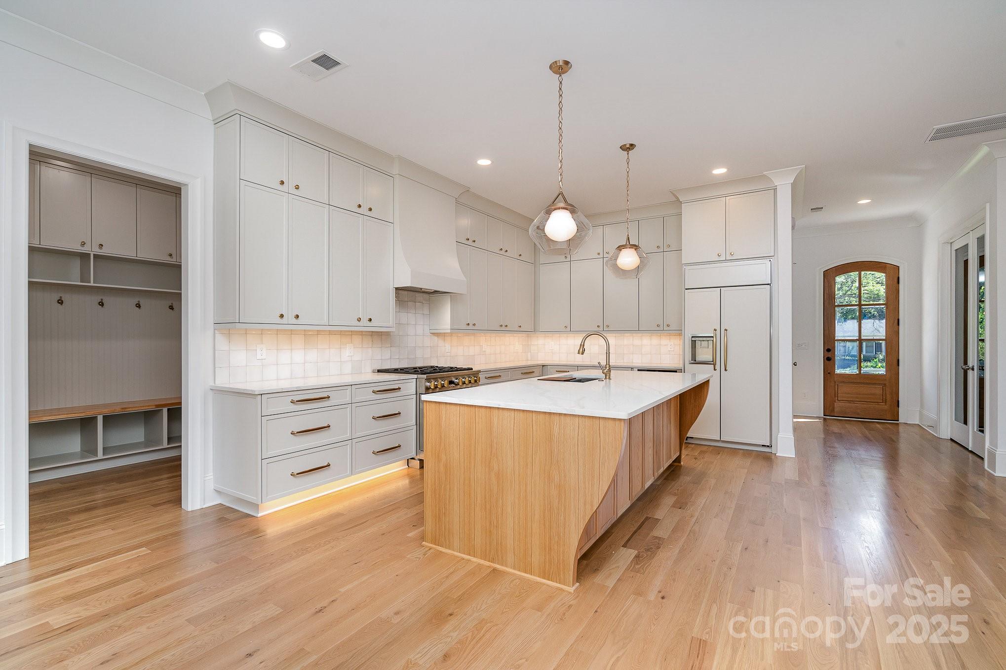 3814 Topsfield Road