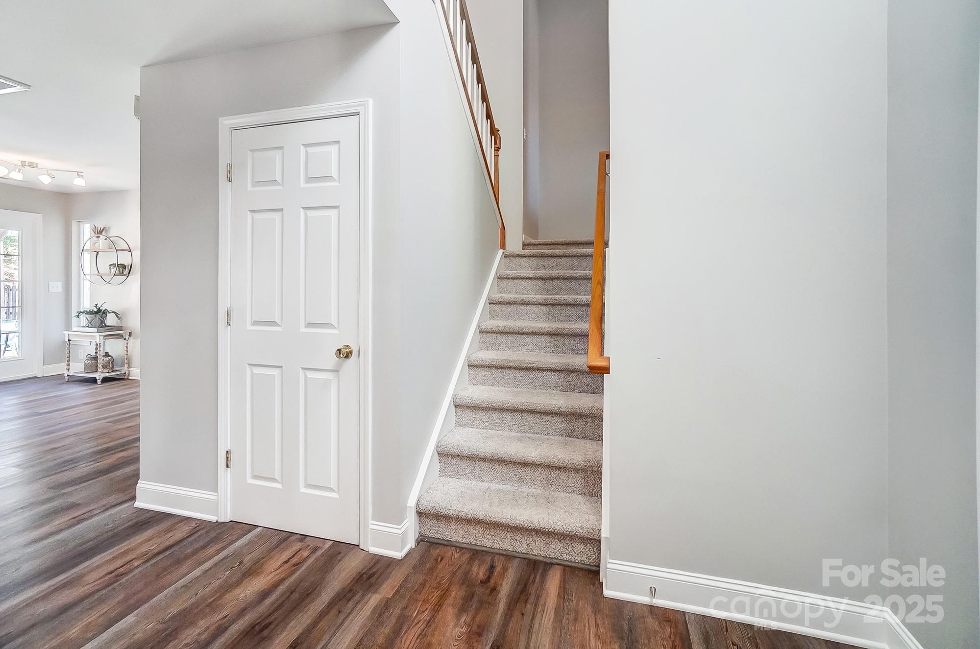 7647 Black Hawk Lane
