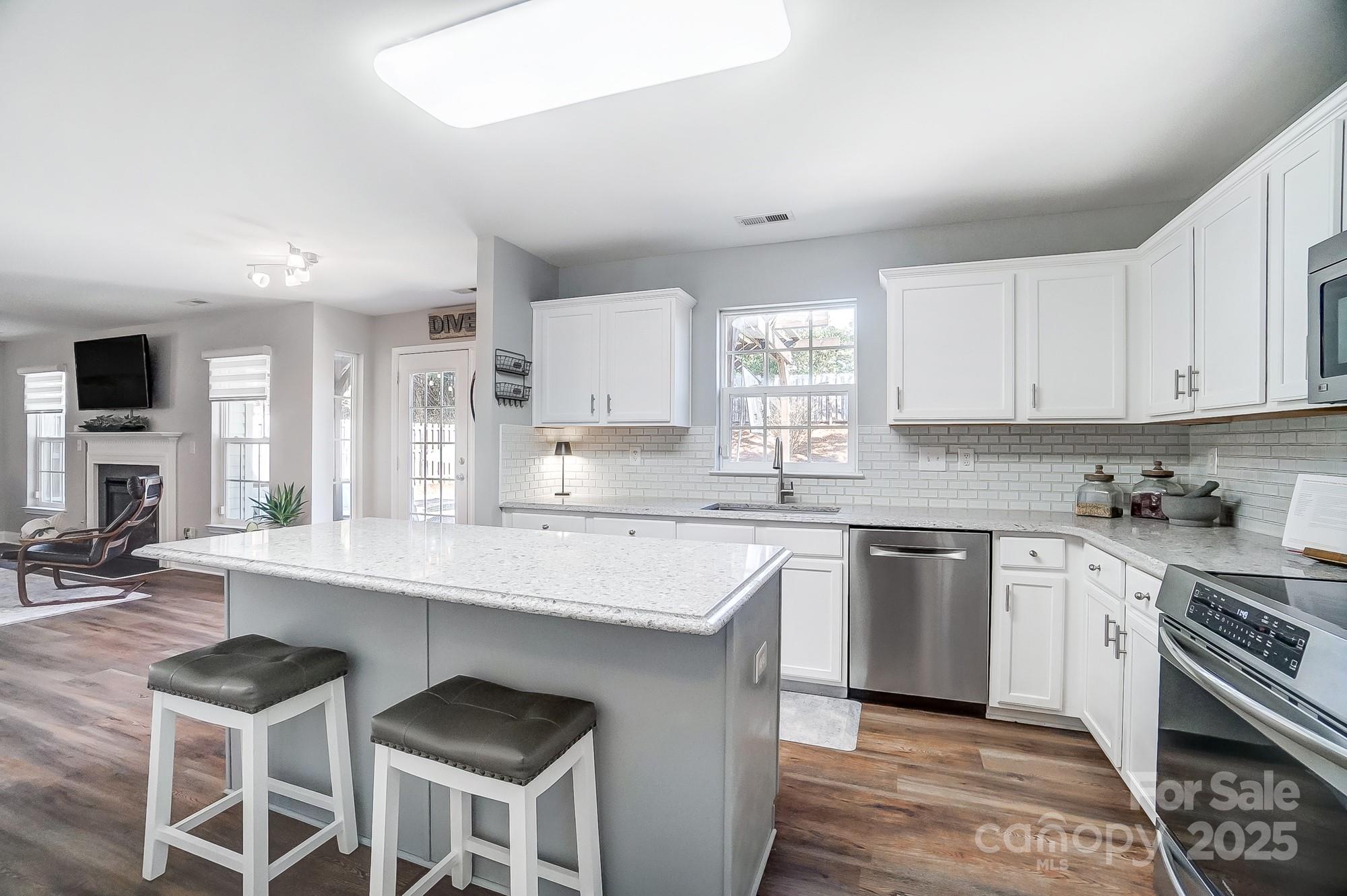 7647 Black Hawk Lane