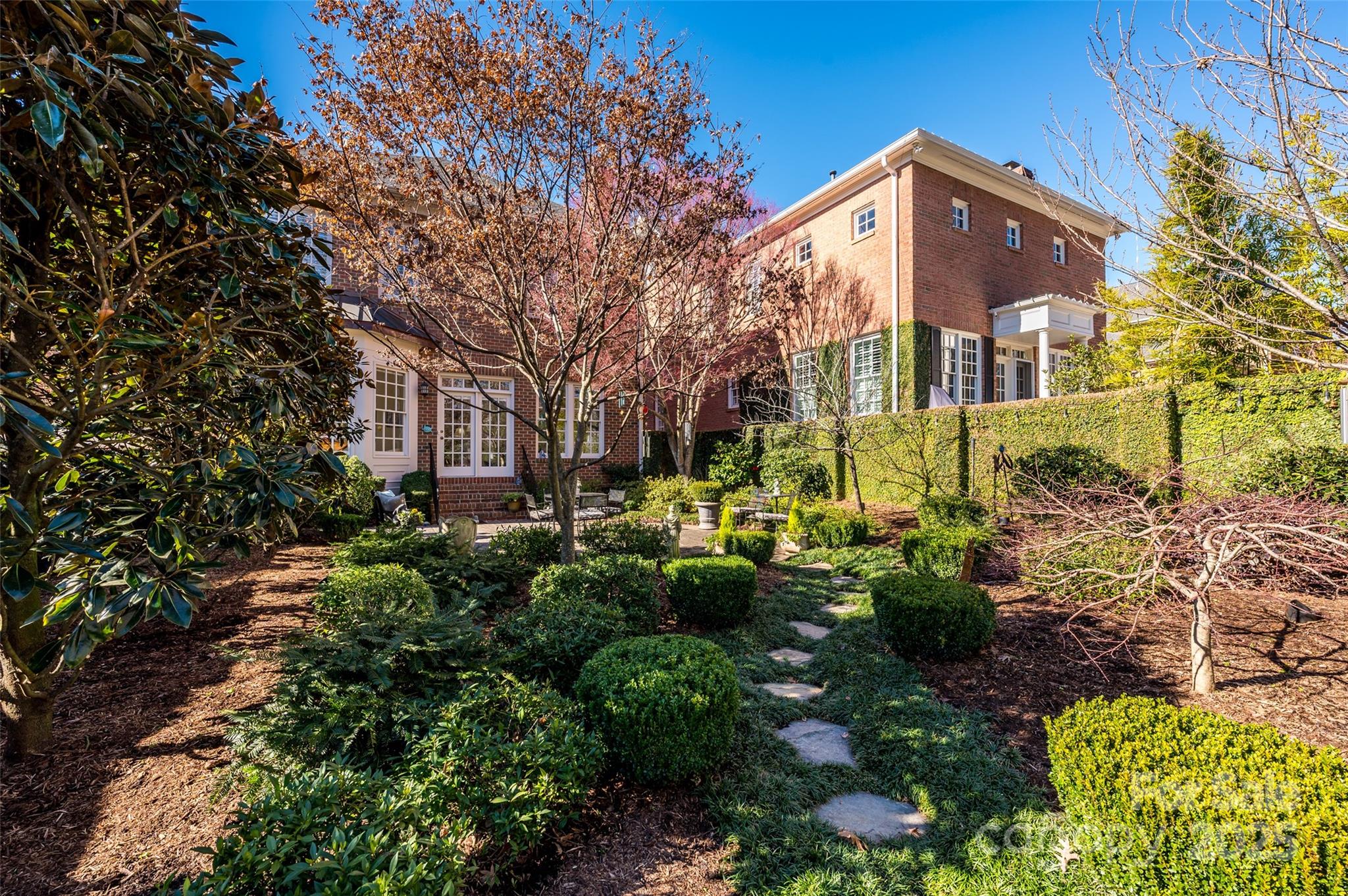 4807 Cambridge Crescent Drive