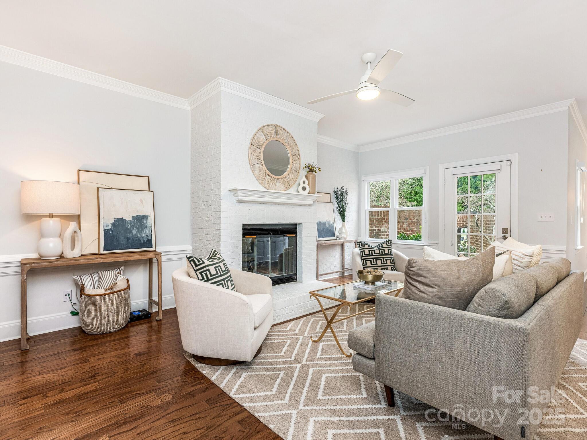 2031 Queens Road W