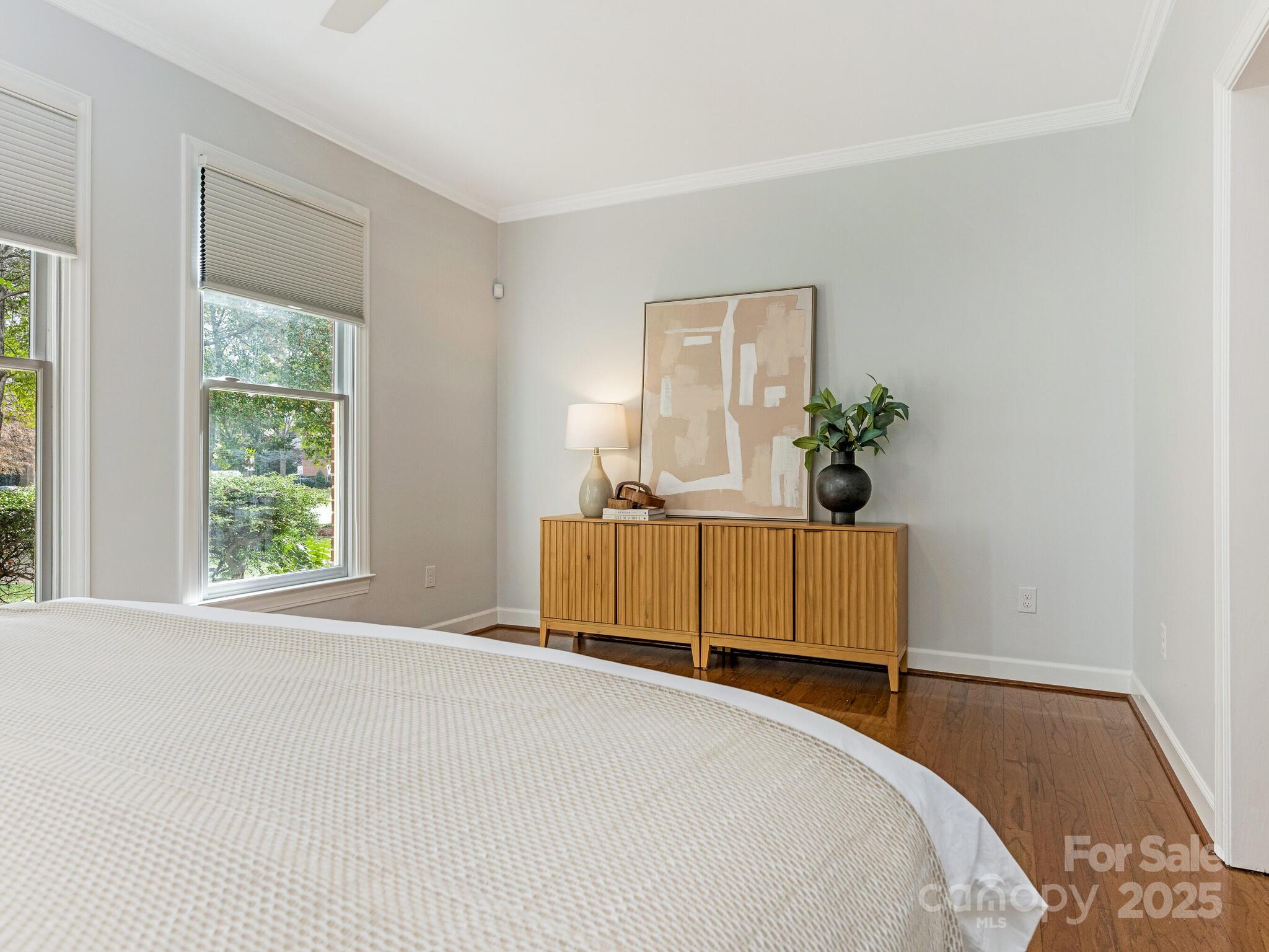 2031 Queens Road W