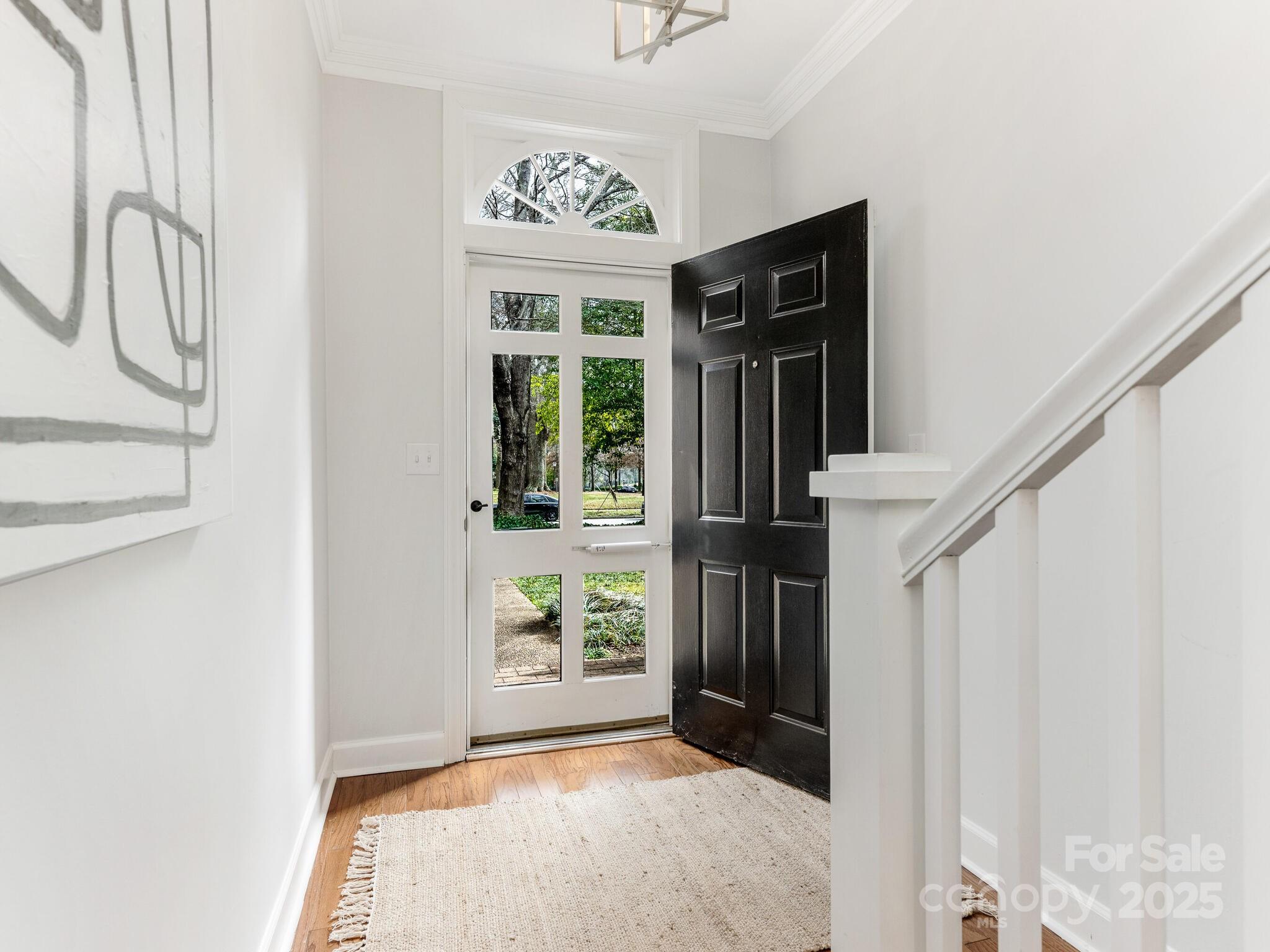 2031 Queens Road W