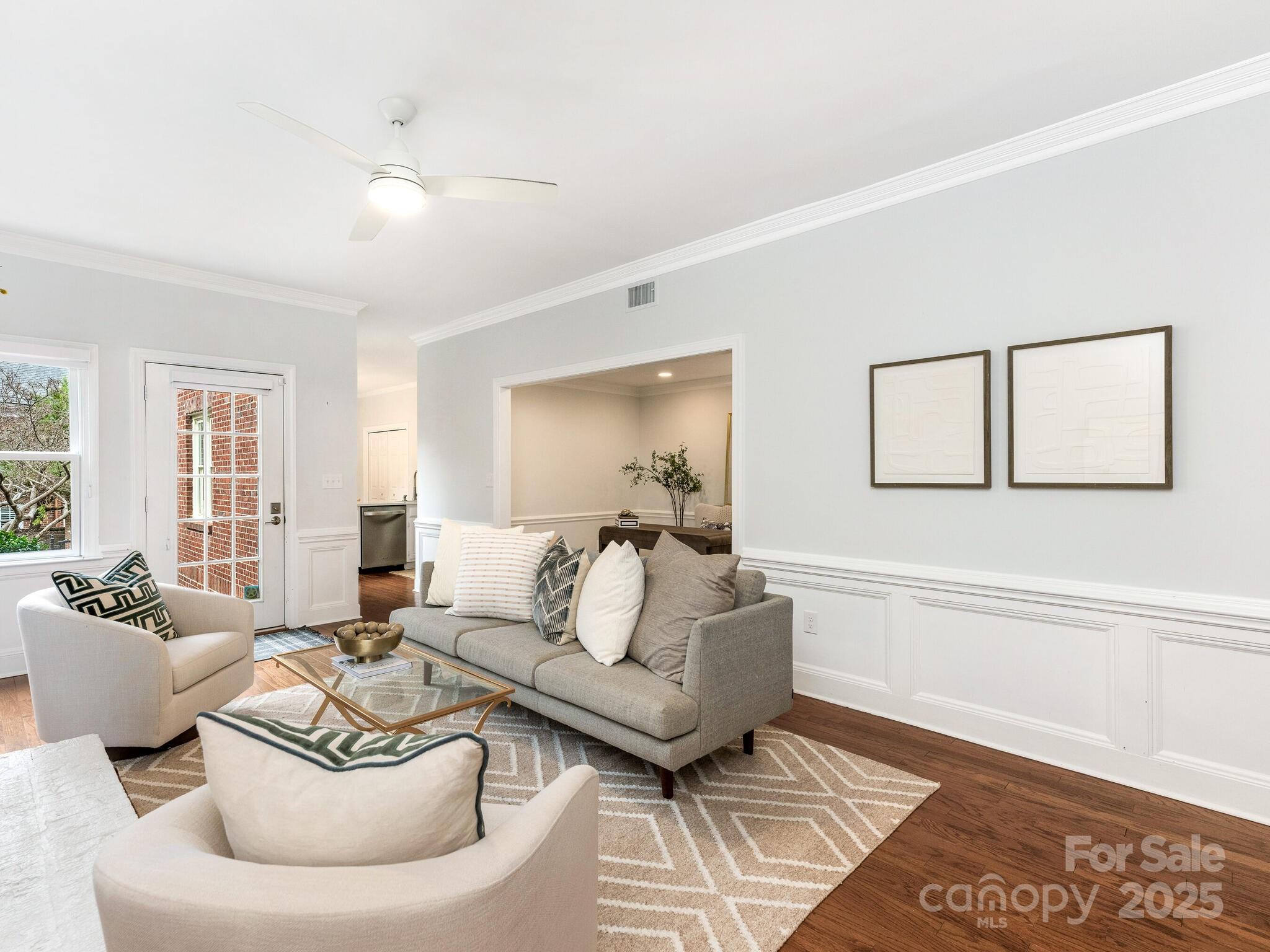 2031 Queens Road W