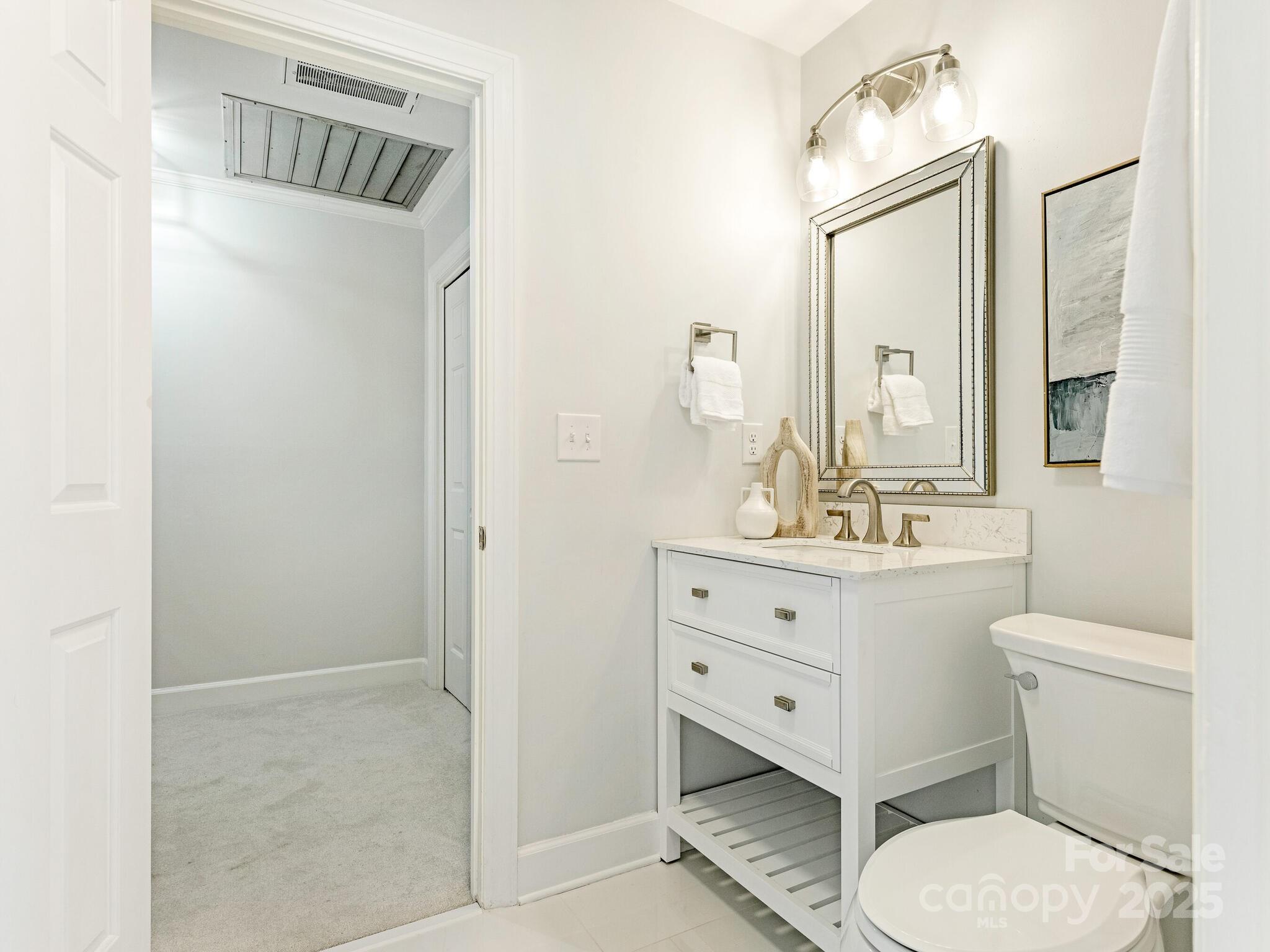 2031 Queens Road W