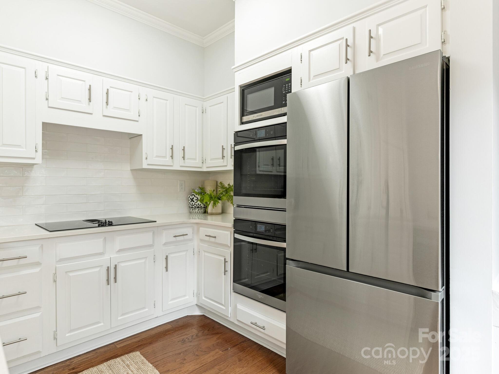 2031 Queens Road W