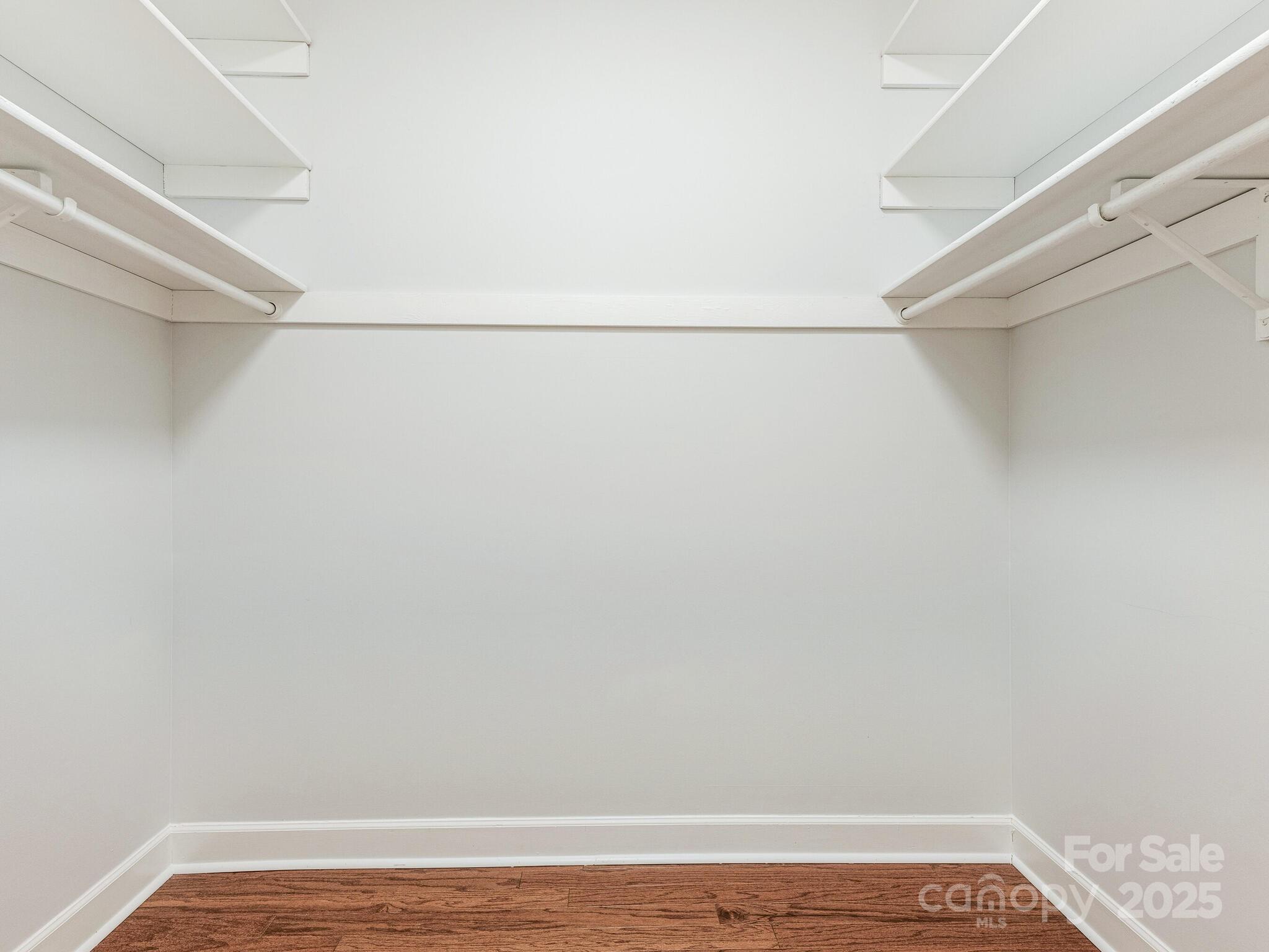 2031 Queens Road W