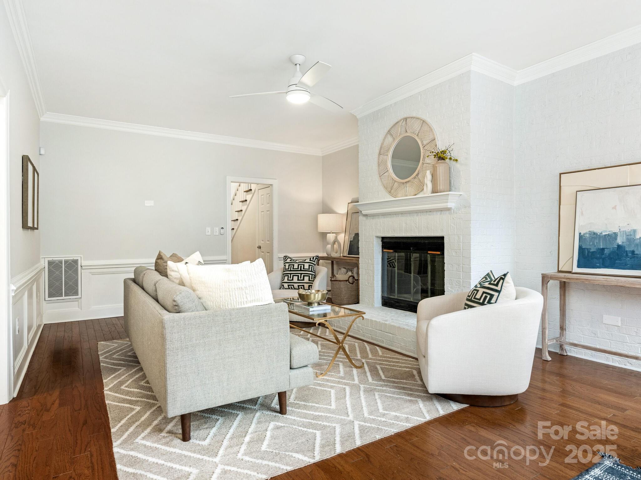 2031 Queens Road W