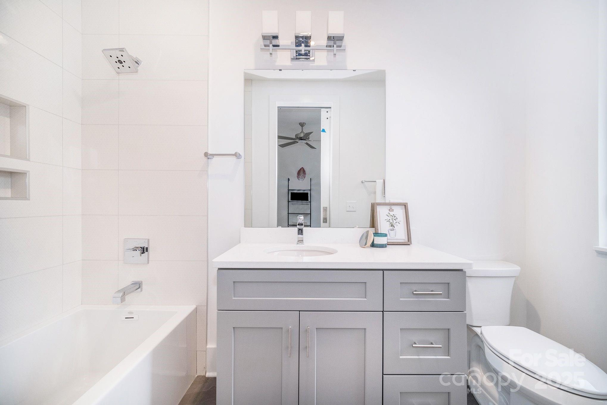 2542 Park Rose Lane Unit: 9