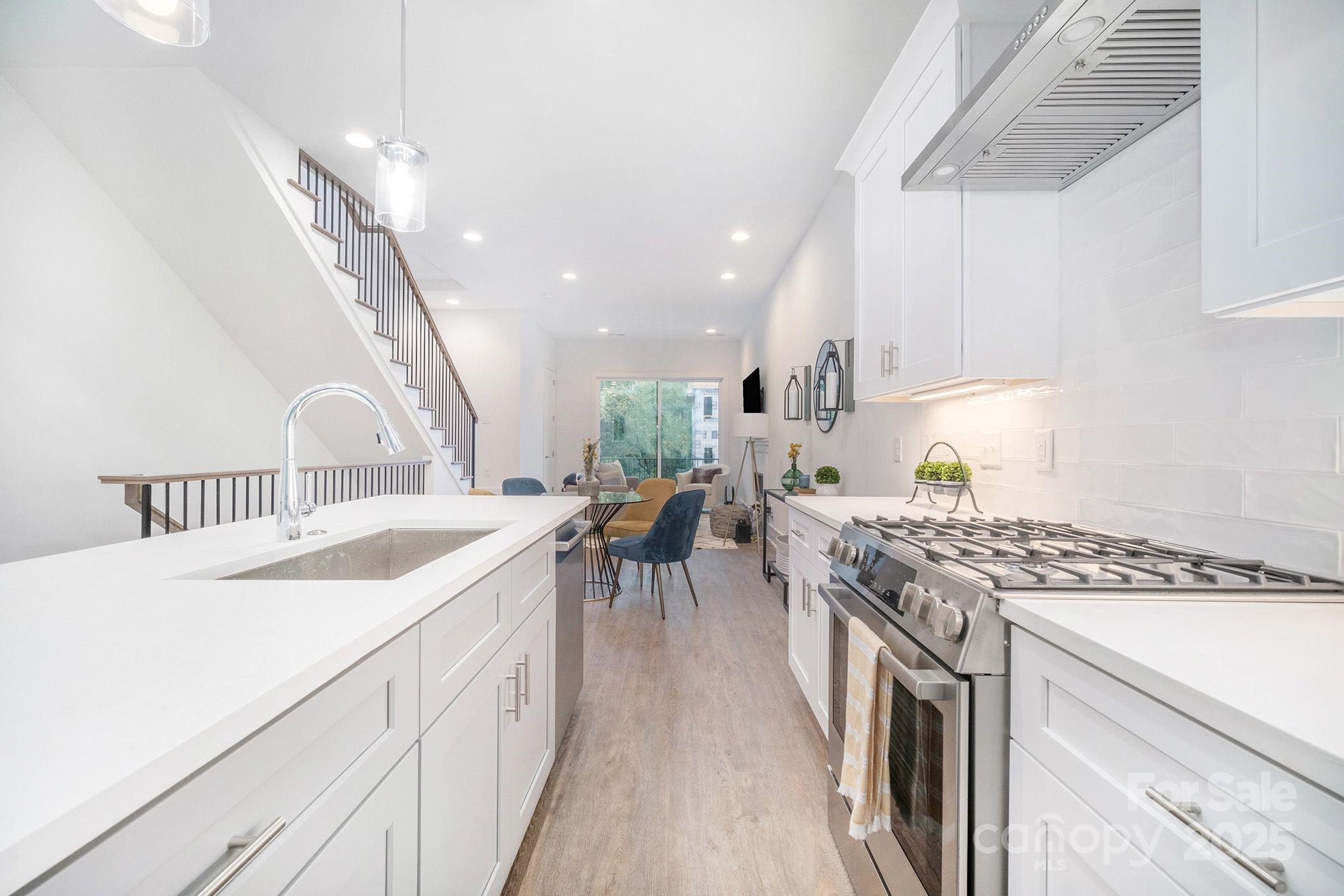 2542 Park Rose Lane Unit: 9