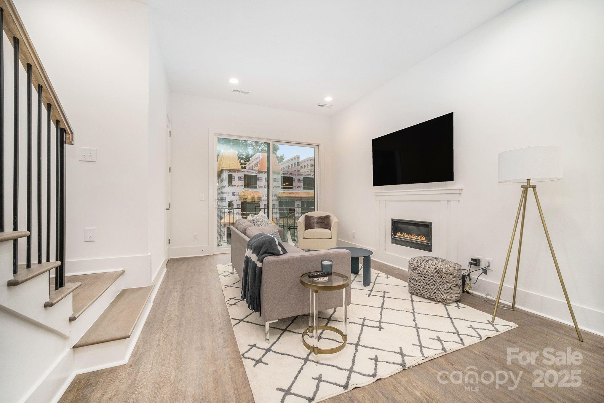 2542 Park Rose Lane Unit: 9