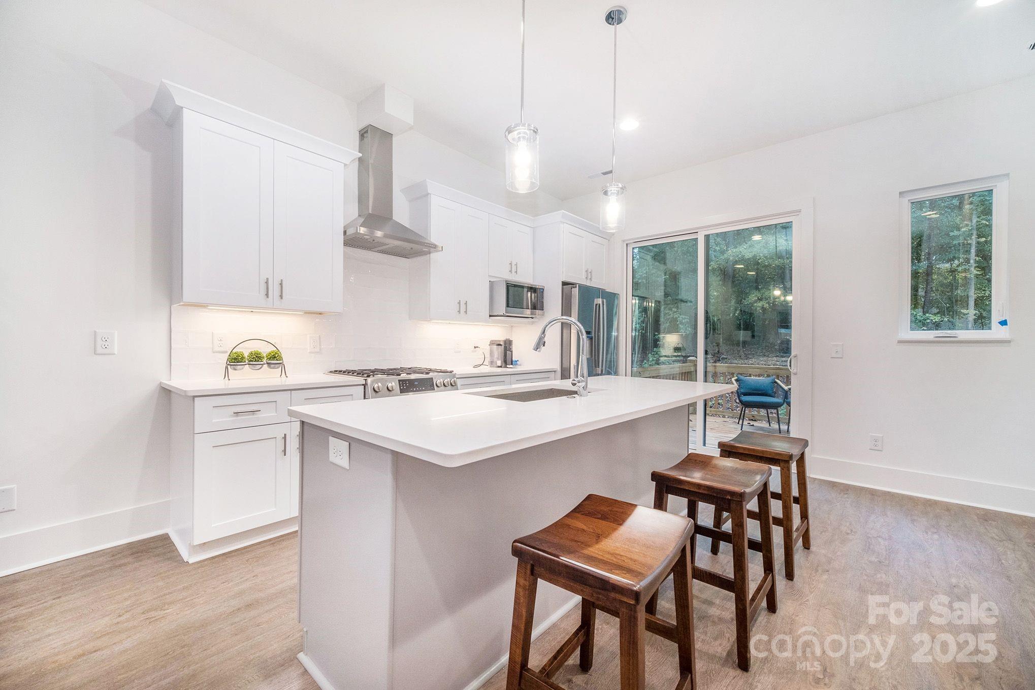 2542 Park Rose Lane Unit: 9