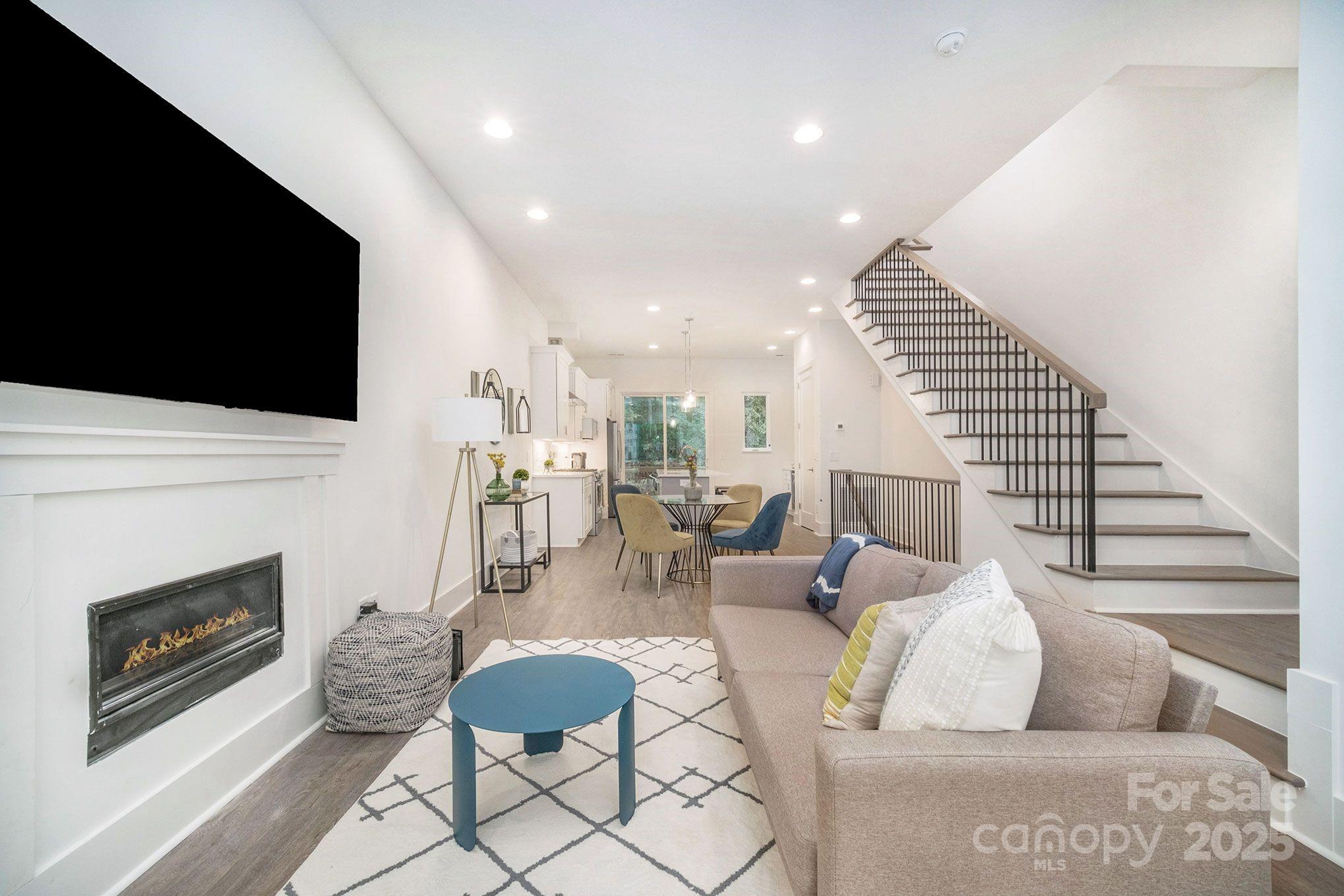 2542 Park Rose Lane Unit: 9