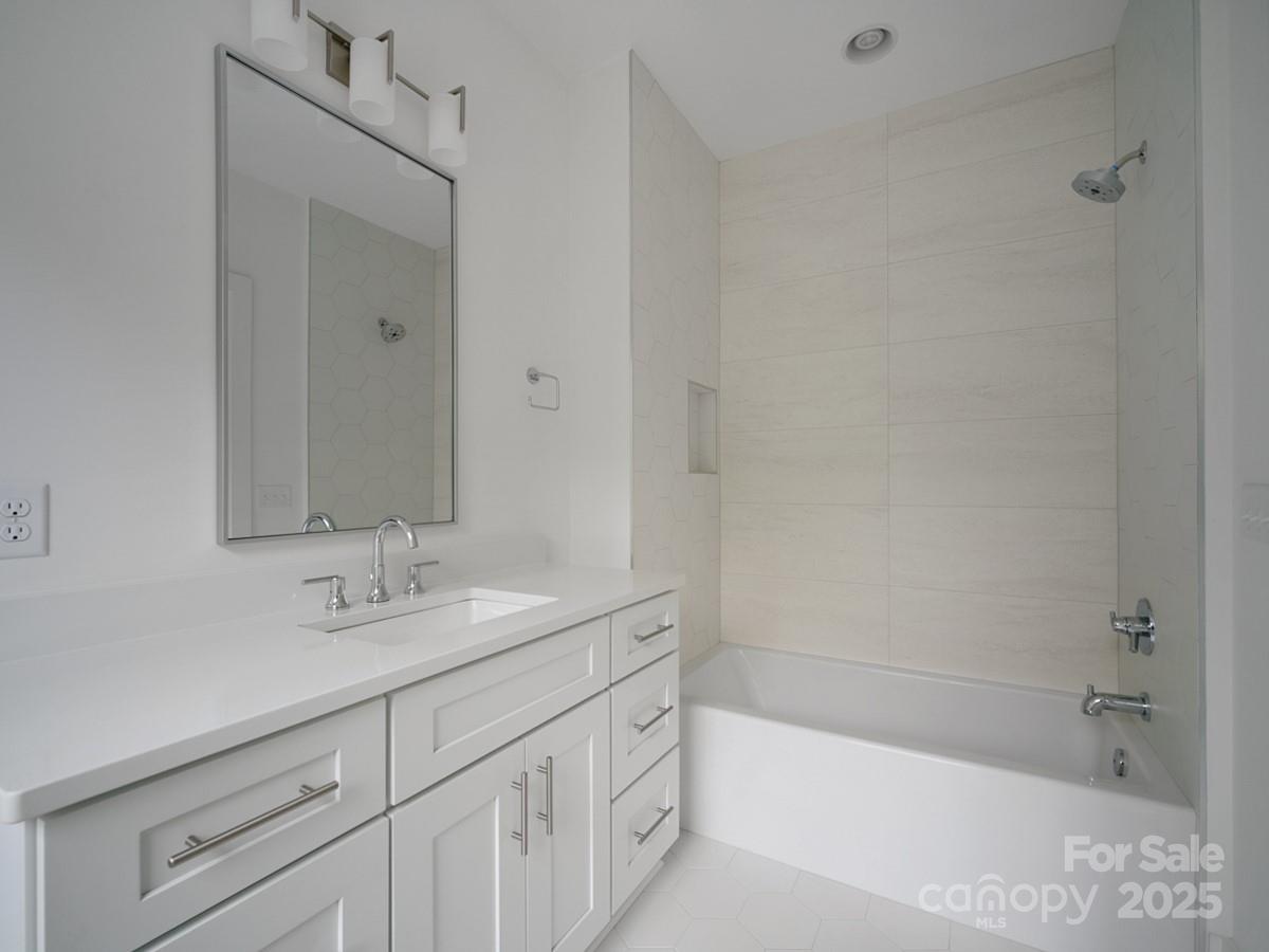 2530 Park Rose Lane Unit: 12