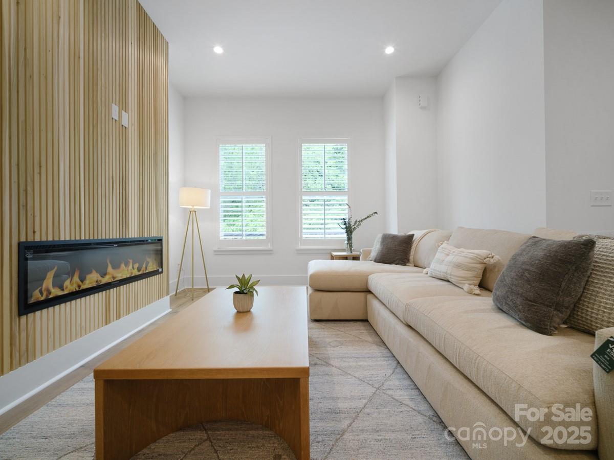 2530 Park Rose Lane Unit: 12