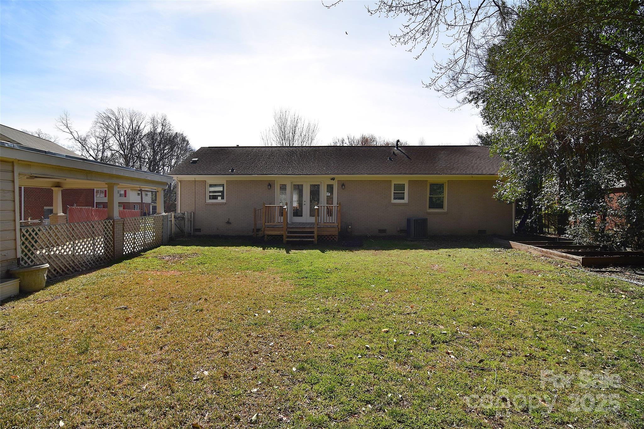 1721 Edgewater Drive