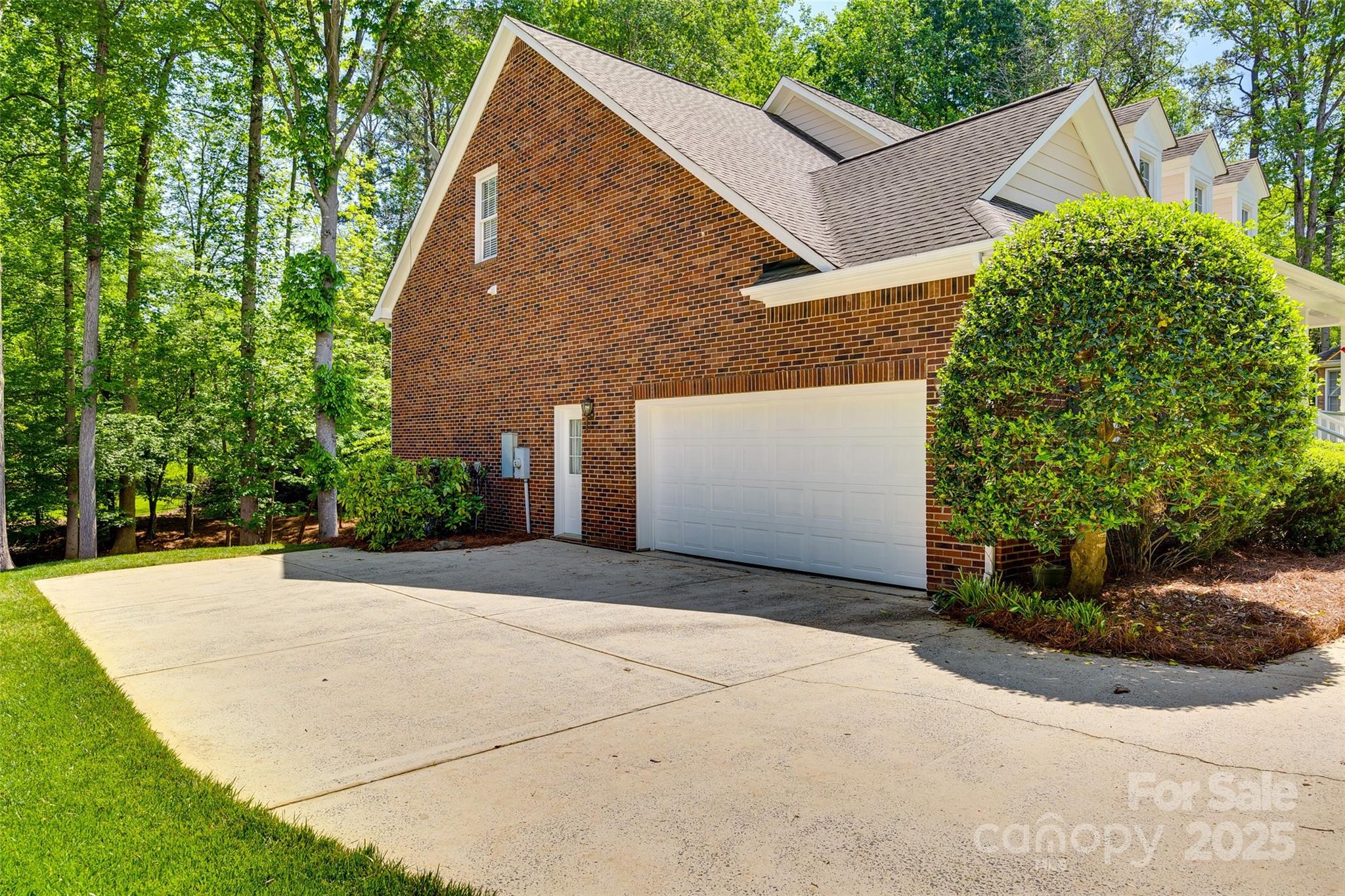908 Thorn Ridge Lane