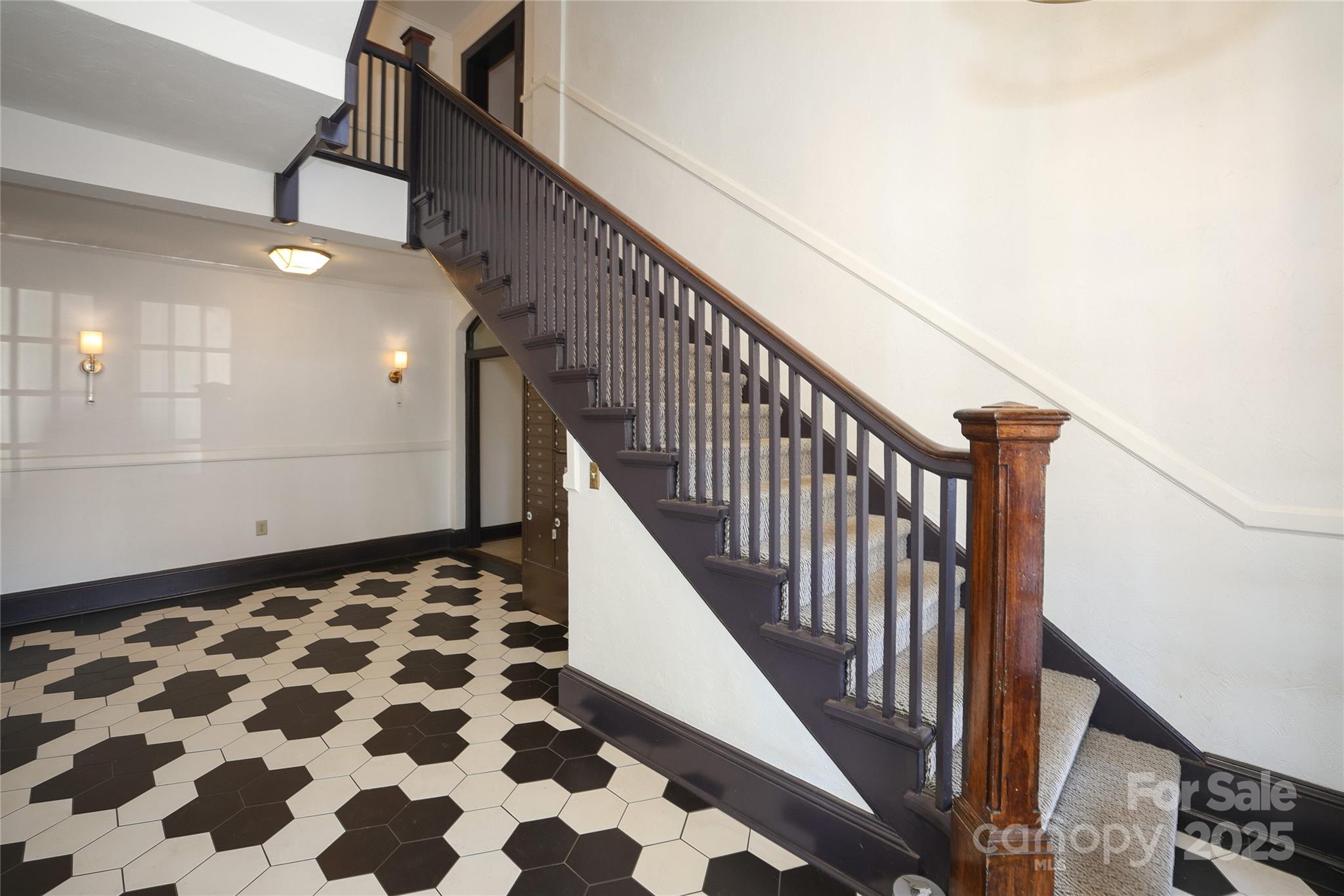 2501 Roswell Avenue Unit: 303