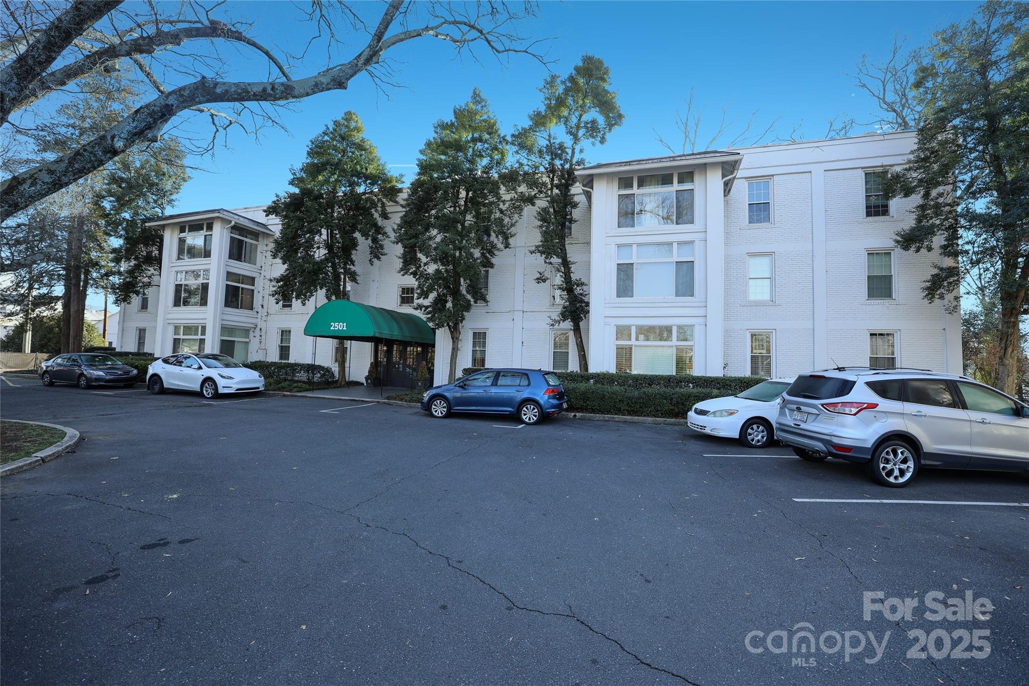 2501 Roswell Avenue Unit: 303