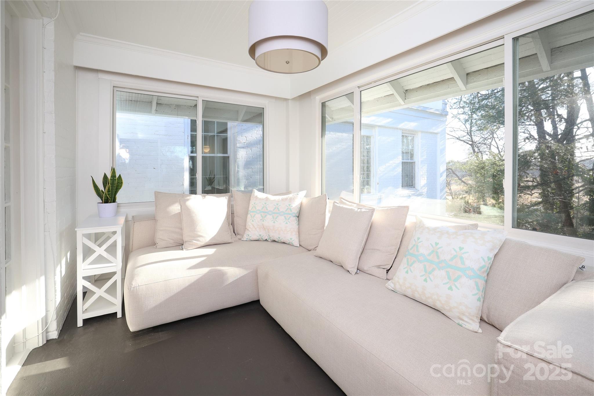 2501 Roswell Avenue Unit: 303