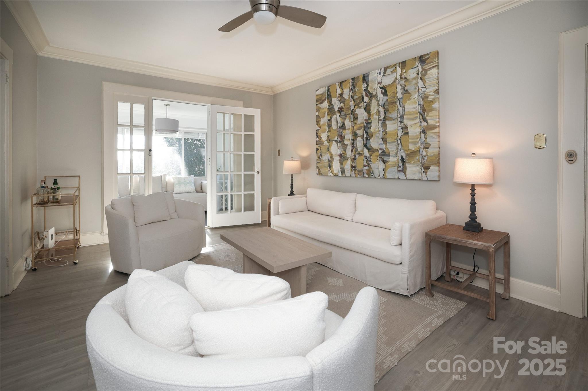 2501 Roswell Avenue Unit: 303